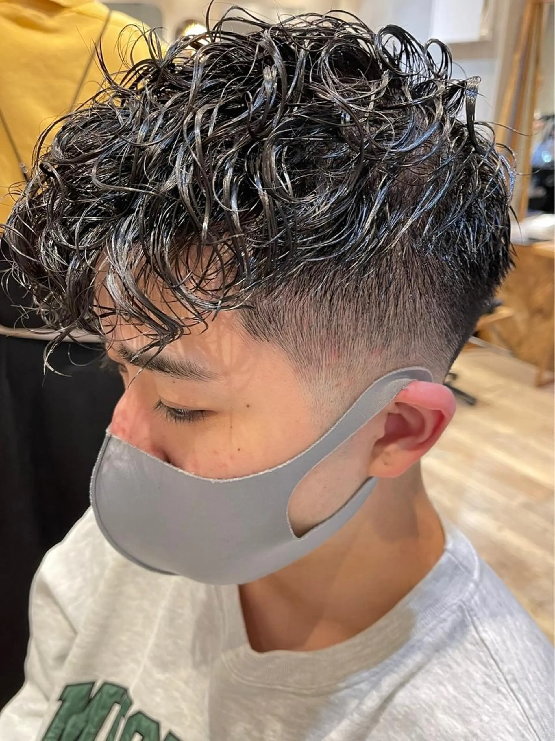 ショート パーマ メンズ フェードカット メンズパーマ スパイラルパーマ カット トリートメント ヘアセット lana hair 新宿 髪質改善トリートメント 新宿三丁目所属・新宿メンズパーマ TAKE曲がる縮毛のヘアスタイル