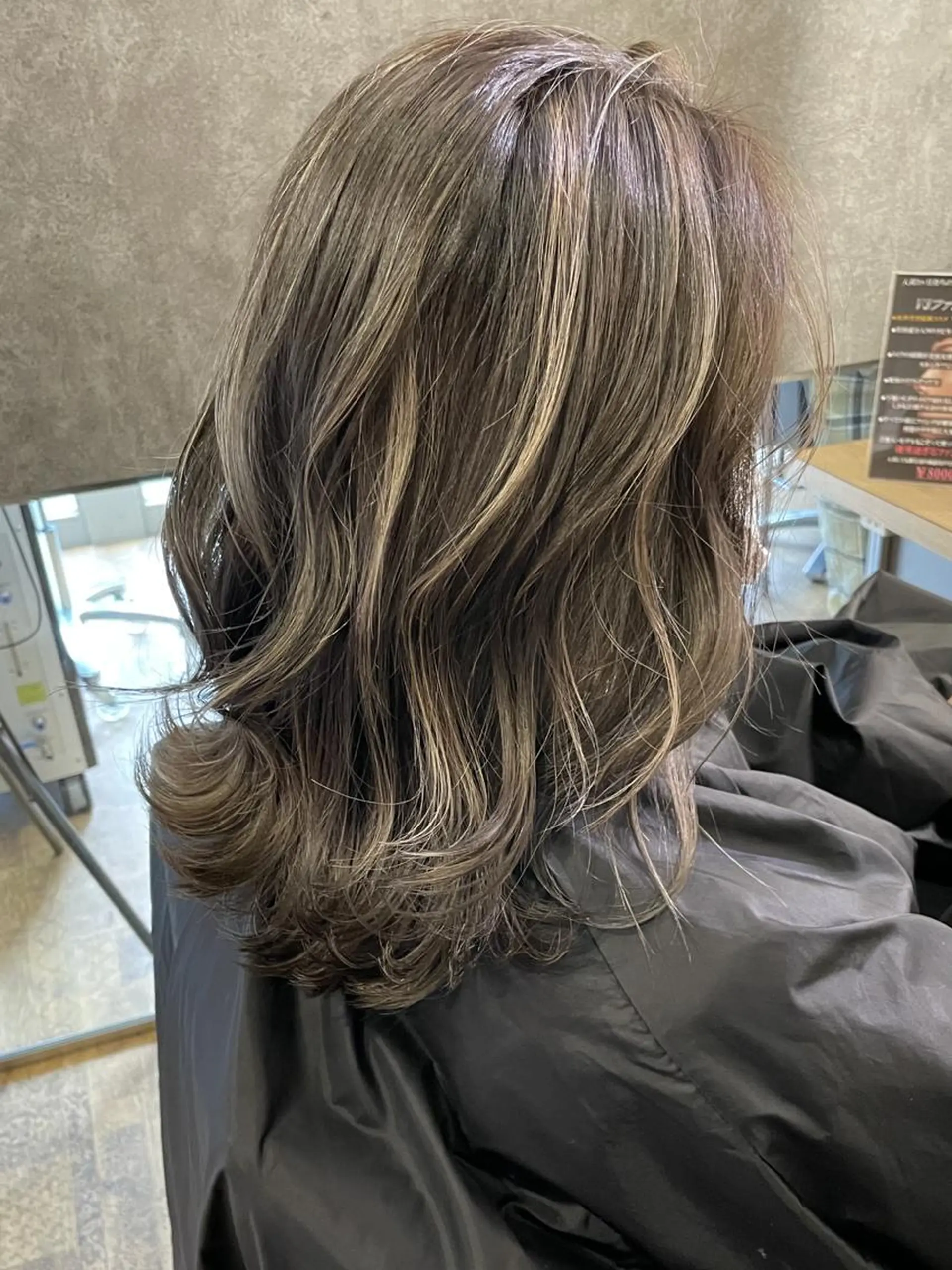 セミロング カラー 西中エリアNo.1✨ 髪質改善ラビマーニのヘアスタイル