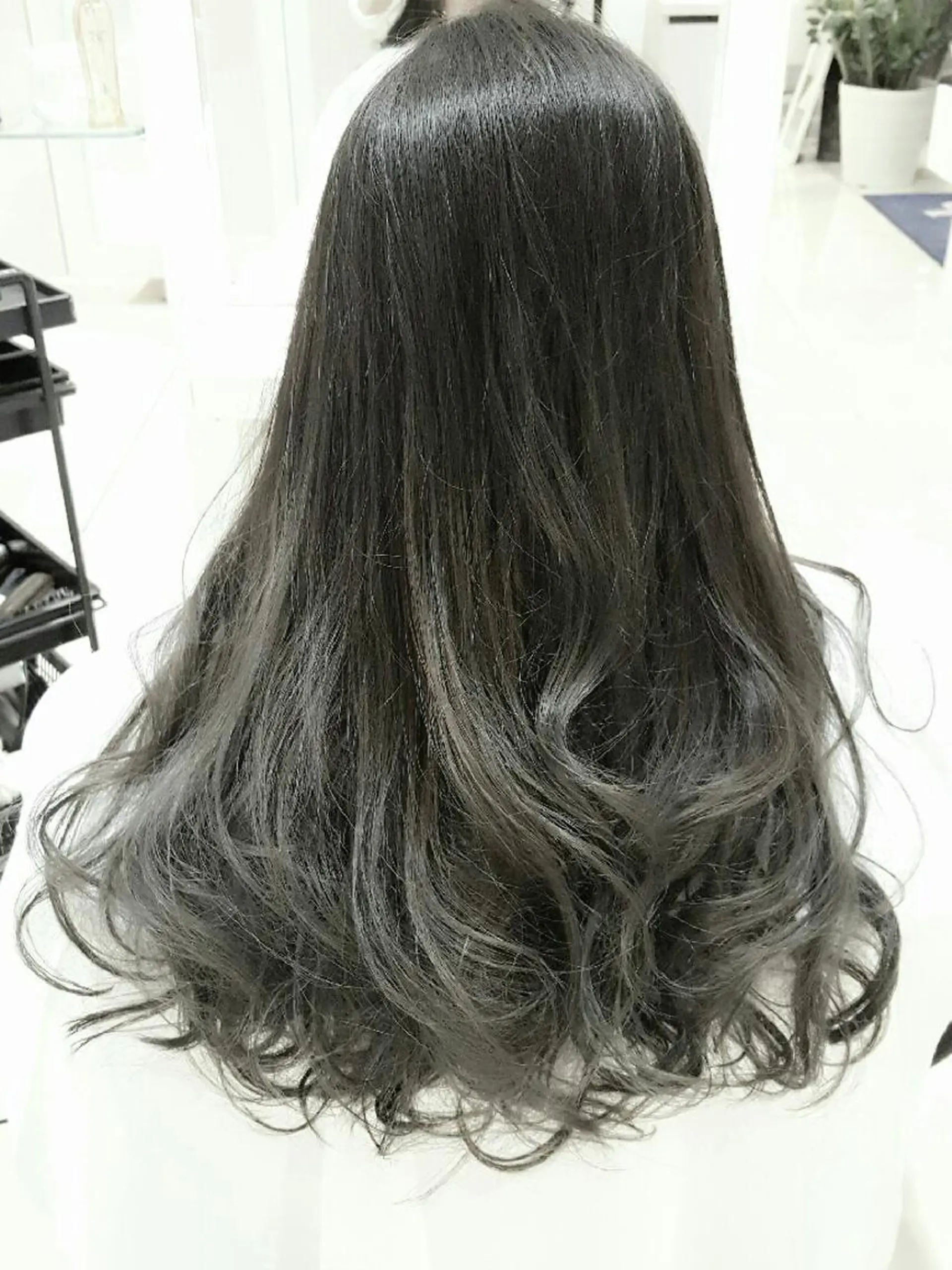 ロング カラー グラデーションカラー シルバー ヘアカラー トリートメント 中村 光樹のヘアスタイル