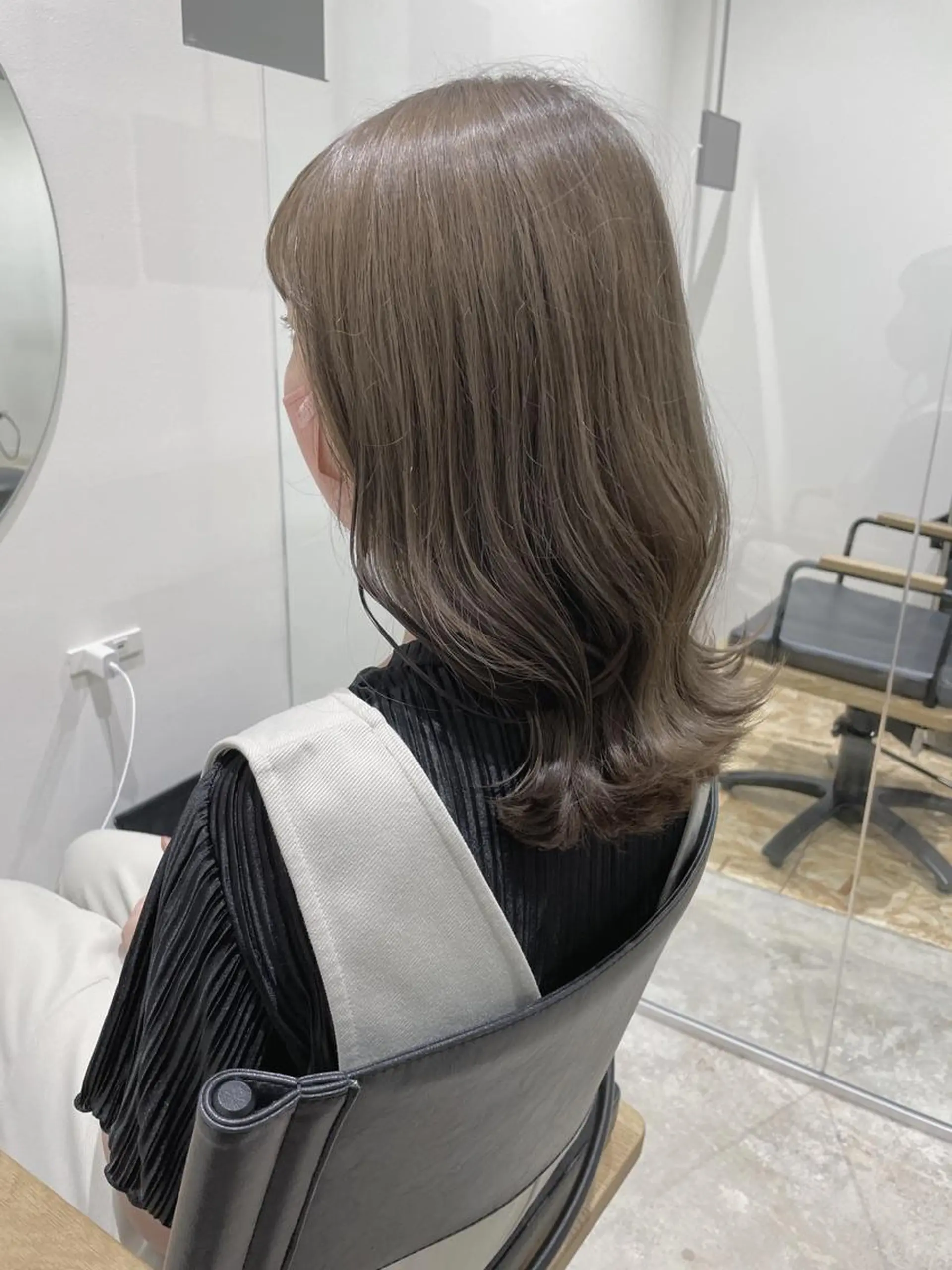 ミディアム カラー 透明感カラー グレージュ ヘアカラー 髪質改善とカラー特化 ✨Hito.nowaのヘアスタイル