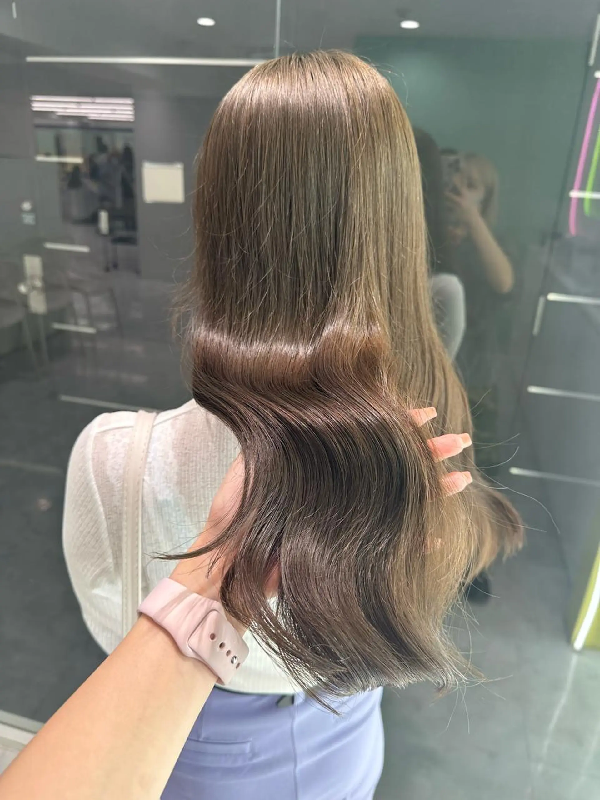 セミロング カラー グレージュ オリーブグレージュ オリーブグレー ヘアカラー トリートメント 🪞ハイトーン🪞 🤍waka🤍のヘアスタイル