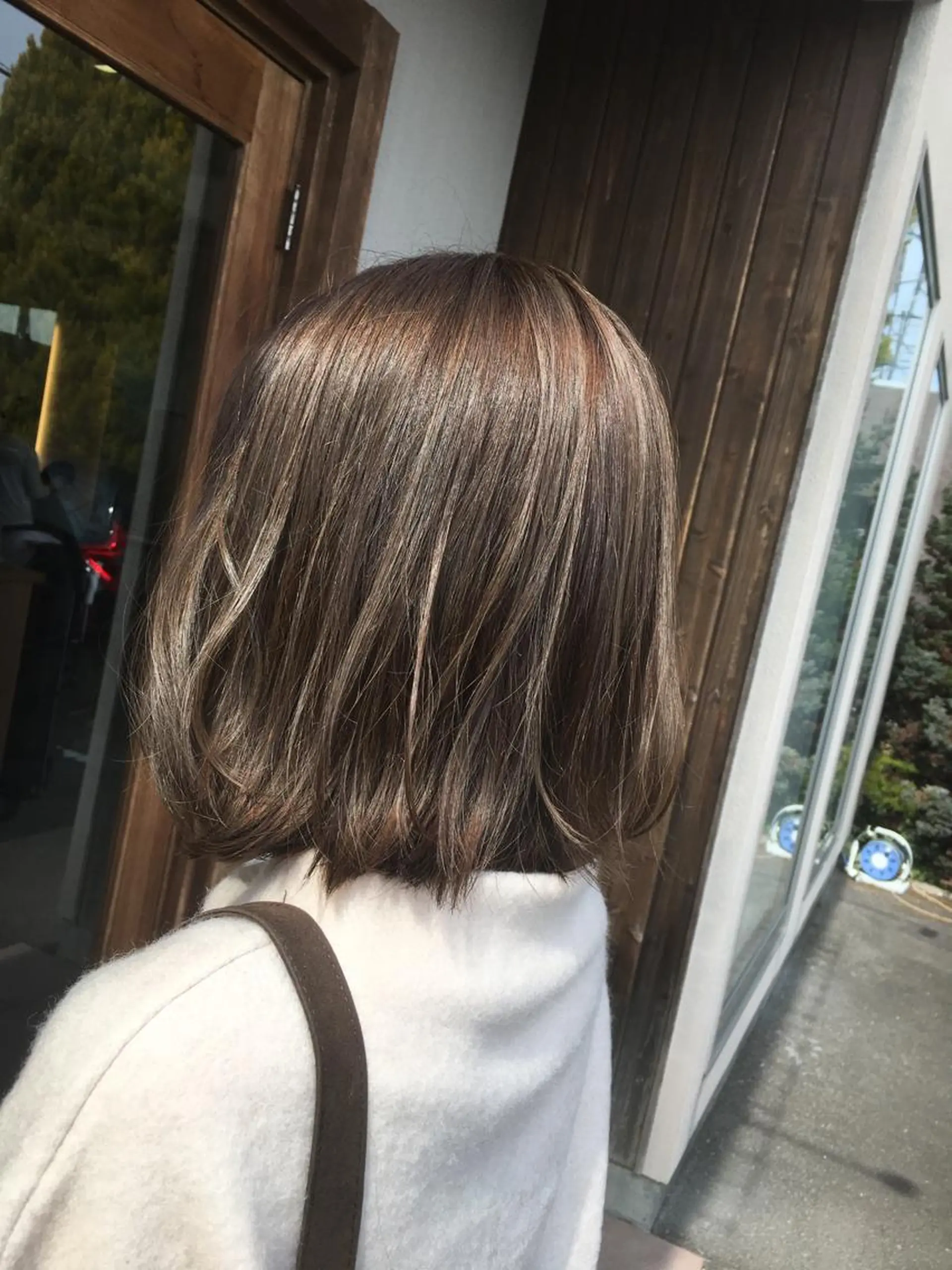 ミディアム カラー ヘアアレンジ グレージュ カーキグレージュ ボブ holm hair所属・酒井 透のヘアスタイル