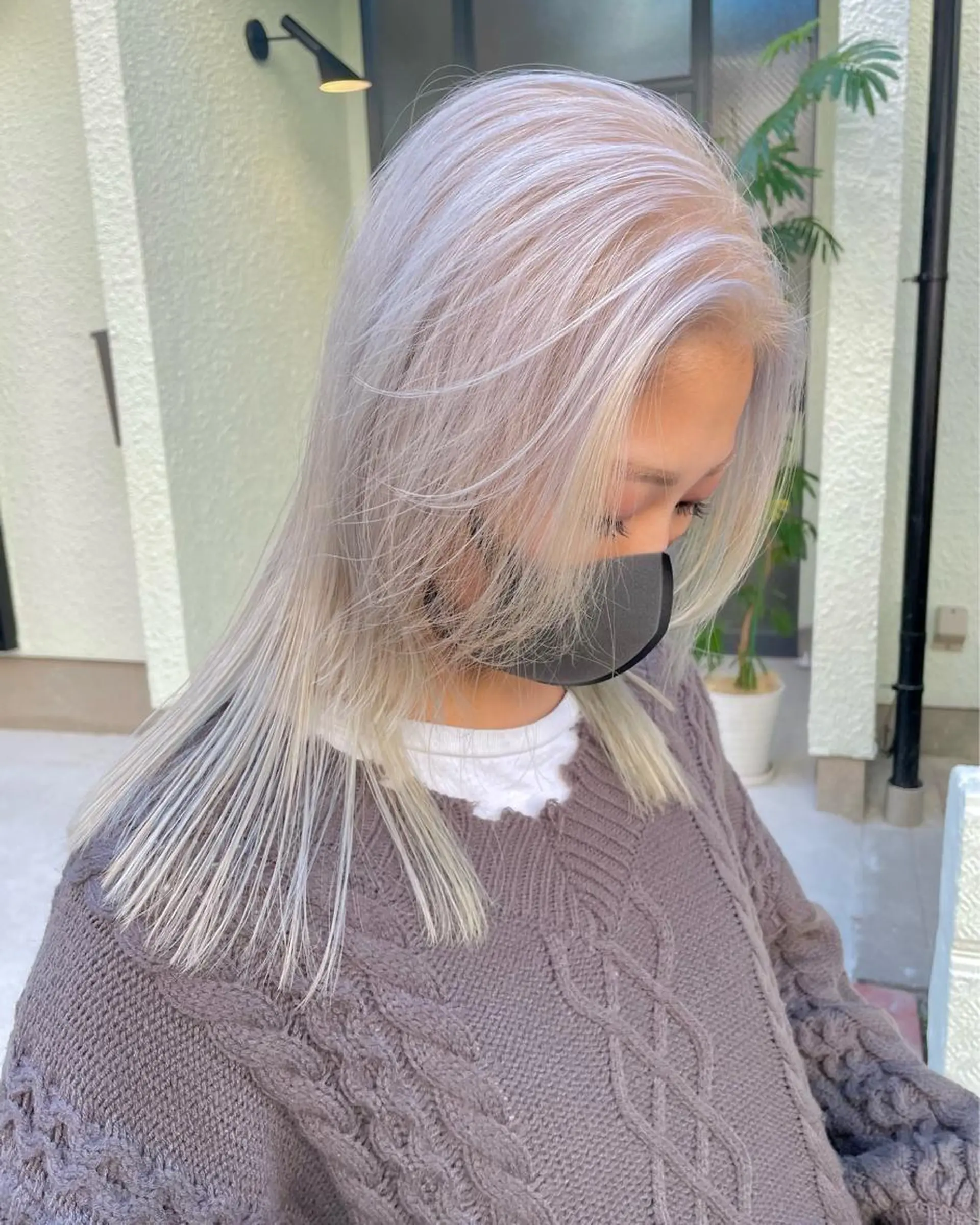 ロング ブリーチなしカラー レイヤーカットのヘアスタイル