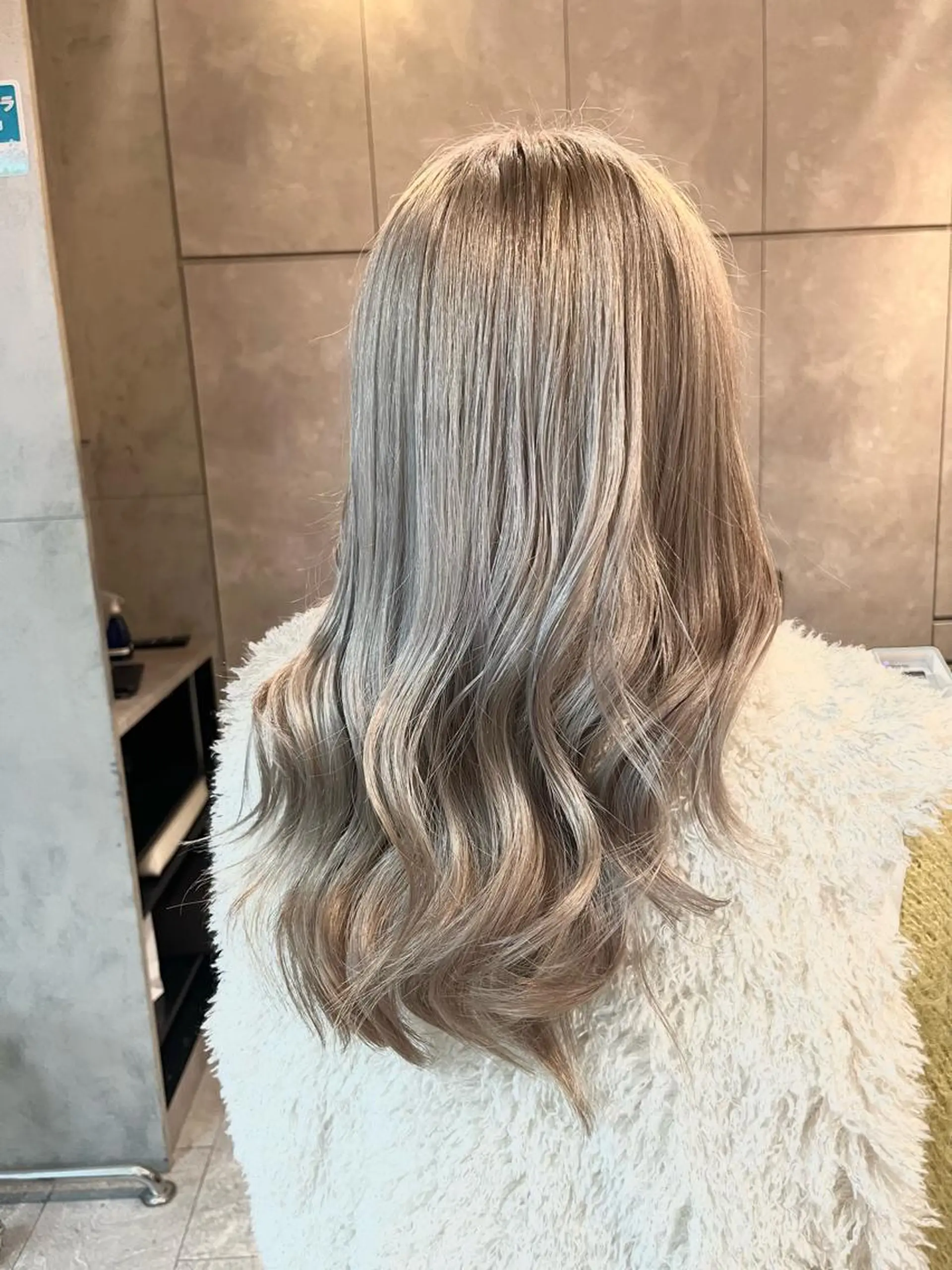 ロング カラー ヘアカラー トリートメント ヘアセット 🎀透明感ブリーチ カラー🎀ミズキのヘアスタイル