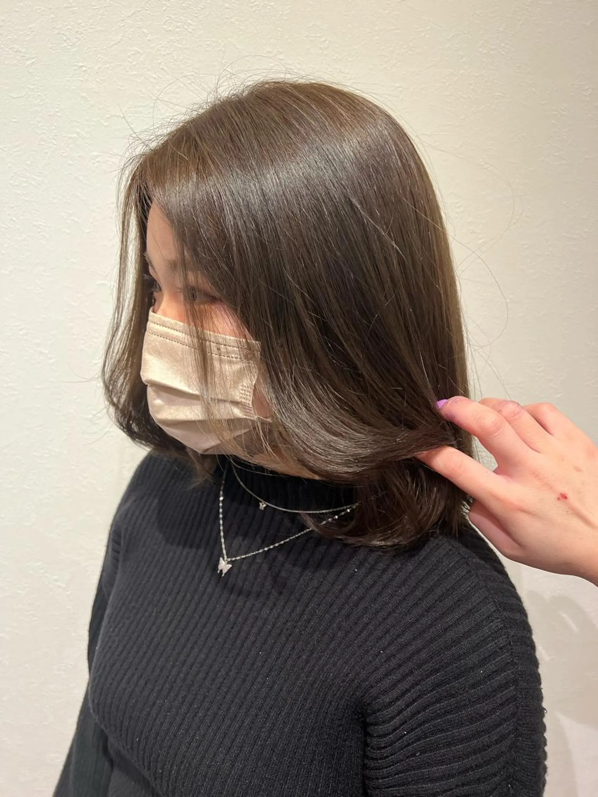 ミディアム カラー 顔まわりレイヤー 顔周りカット レイヤーカット 浦﨑 笑美里のヘアスタイル