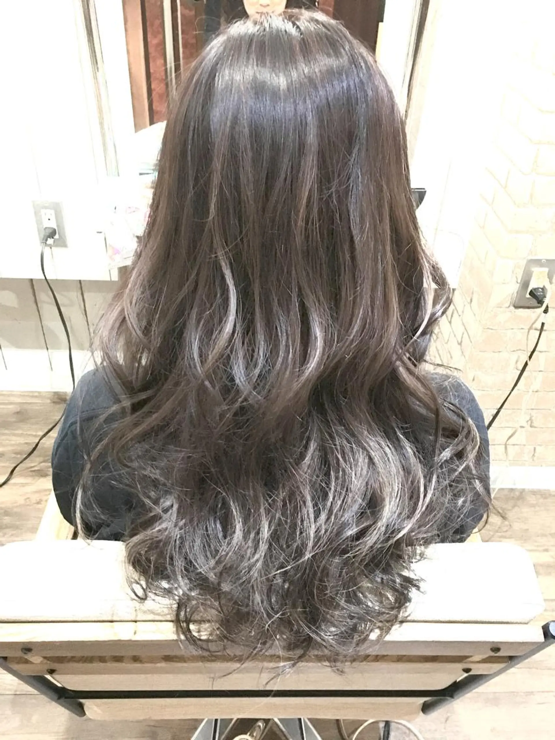 セミロング カラー ヘアアレンジ MiU所属・韓国×髪質改善×美髪 縮毛矯正×レイヤーのヘアスタイル