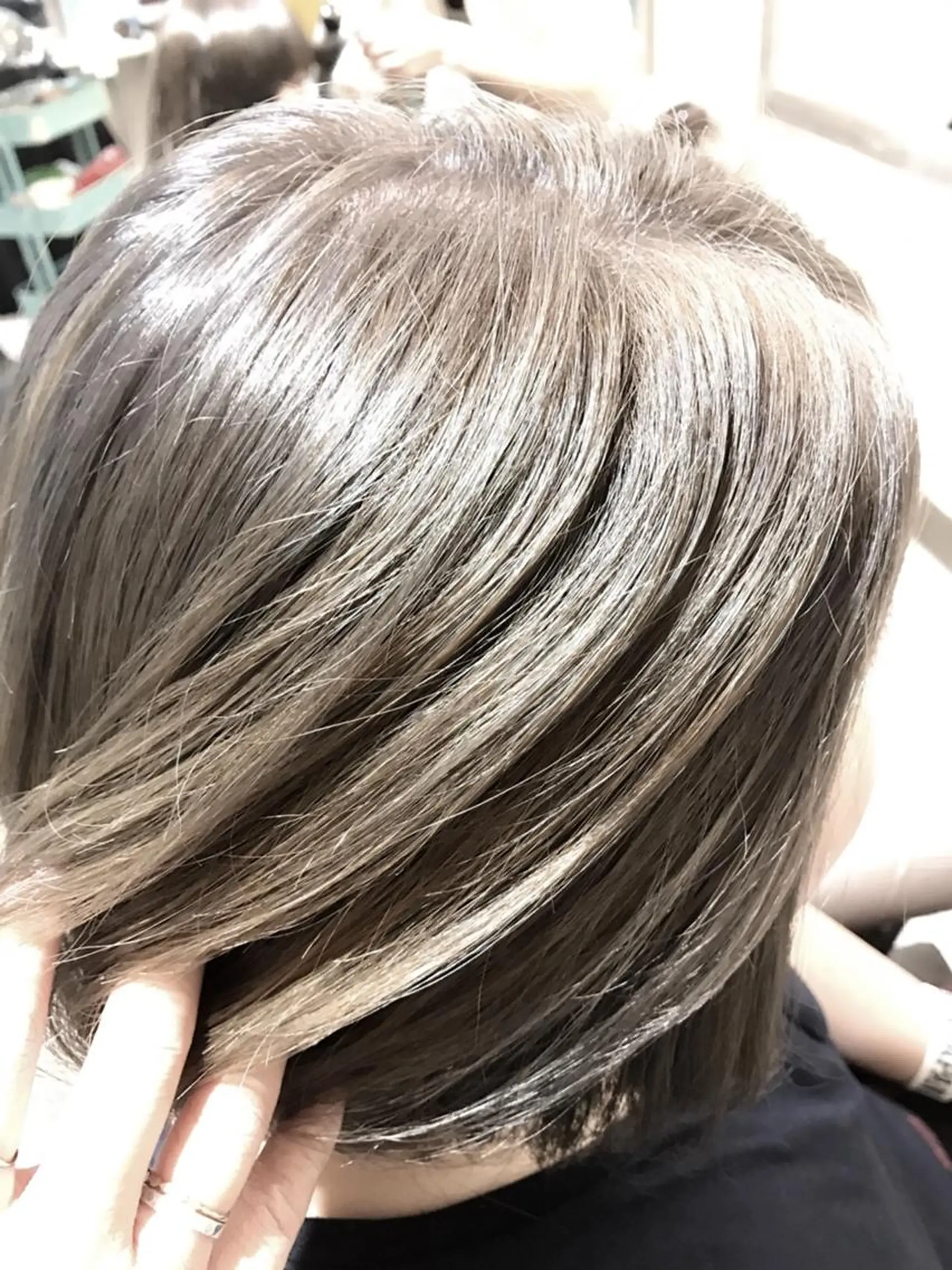 カラー 嶋村夏実🌼レイヤー 🌸白髪ぼかしのヘアスタイル