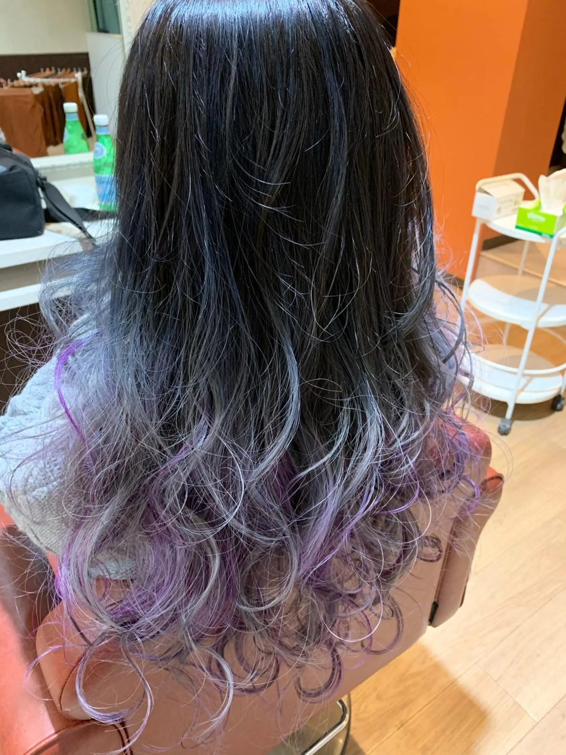 ロング カラー グラデーションカラー メッシュ パープルカラー シルバー hair & spa Nalu所属・hair & spa Naluのヘアスタイル