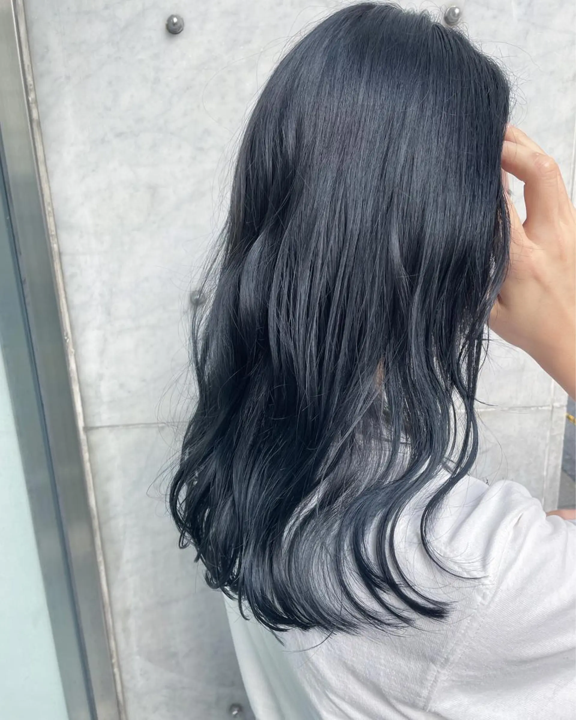 ロング カラー 黒髪 ブルーカラー ブルーブラック JIL BLAN 京都所属・RU RIのヘアスタイル