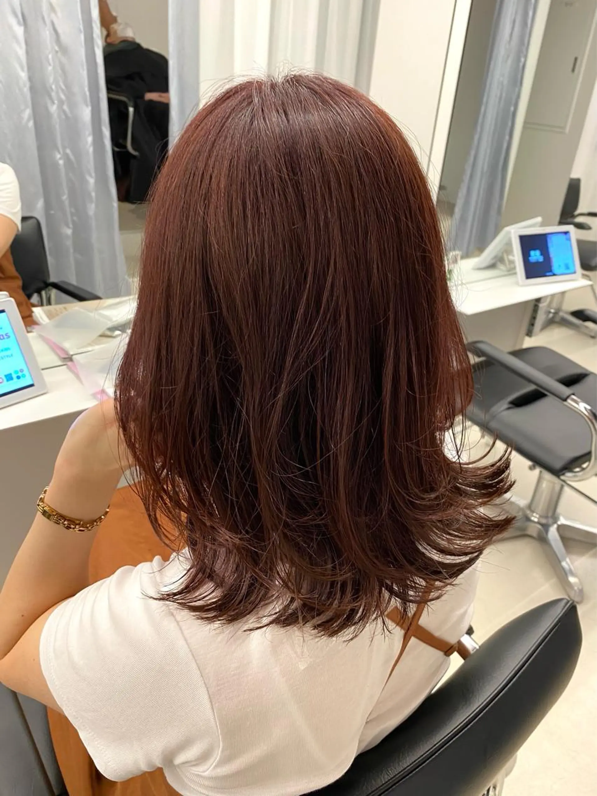 ミディアム カラー ヘアアレンジ ブラウンカラー カシス イルミナカラー くびれヘア レイヤーカット Eleanor池袋東口2nd所属・池袋/韓国レイヤー 💗🐇amiのヘアスタイル