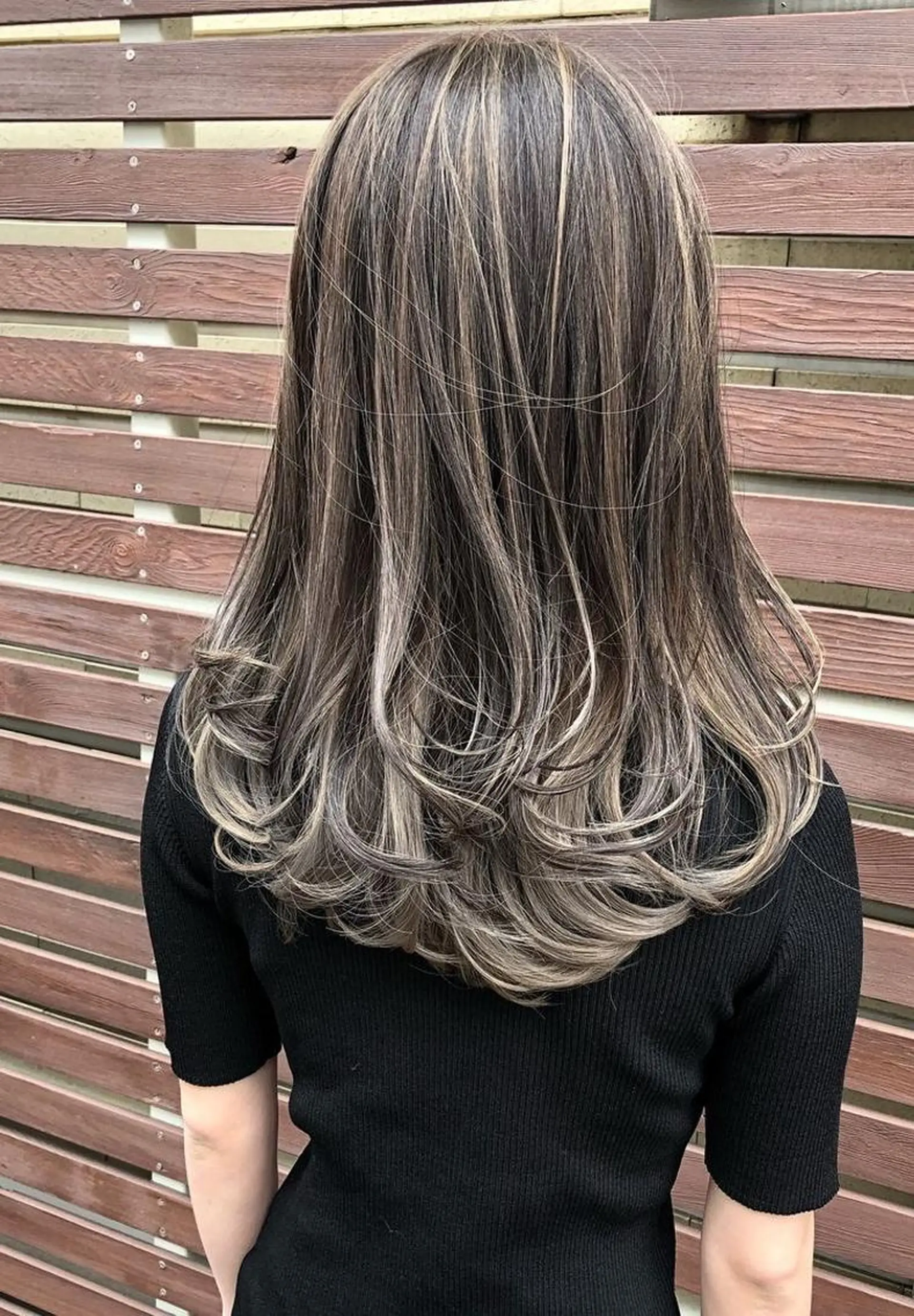セミロング ハイライト カット ヘアカラー hoNua. 栄/透明感カラーのヘアスタイル