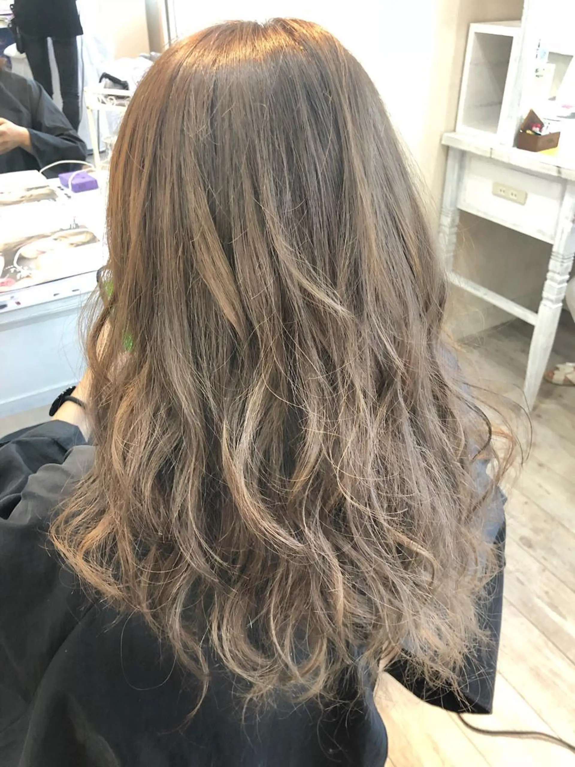 ロング カラー ベージュカラー ホワイトベージュ ヘアカラー 【AMANEQ】 yuka🦋のヘアスタイル