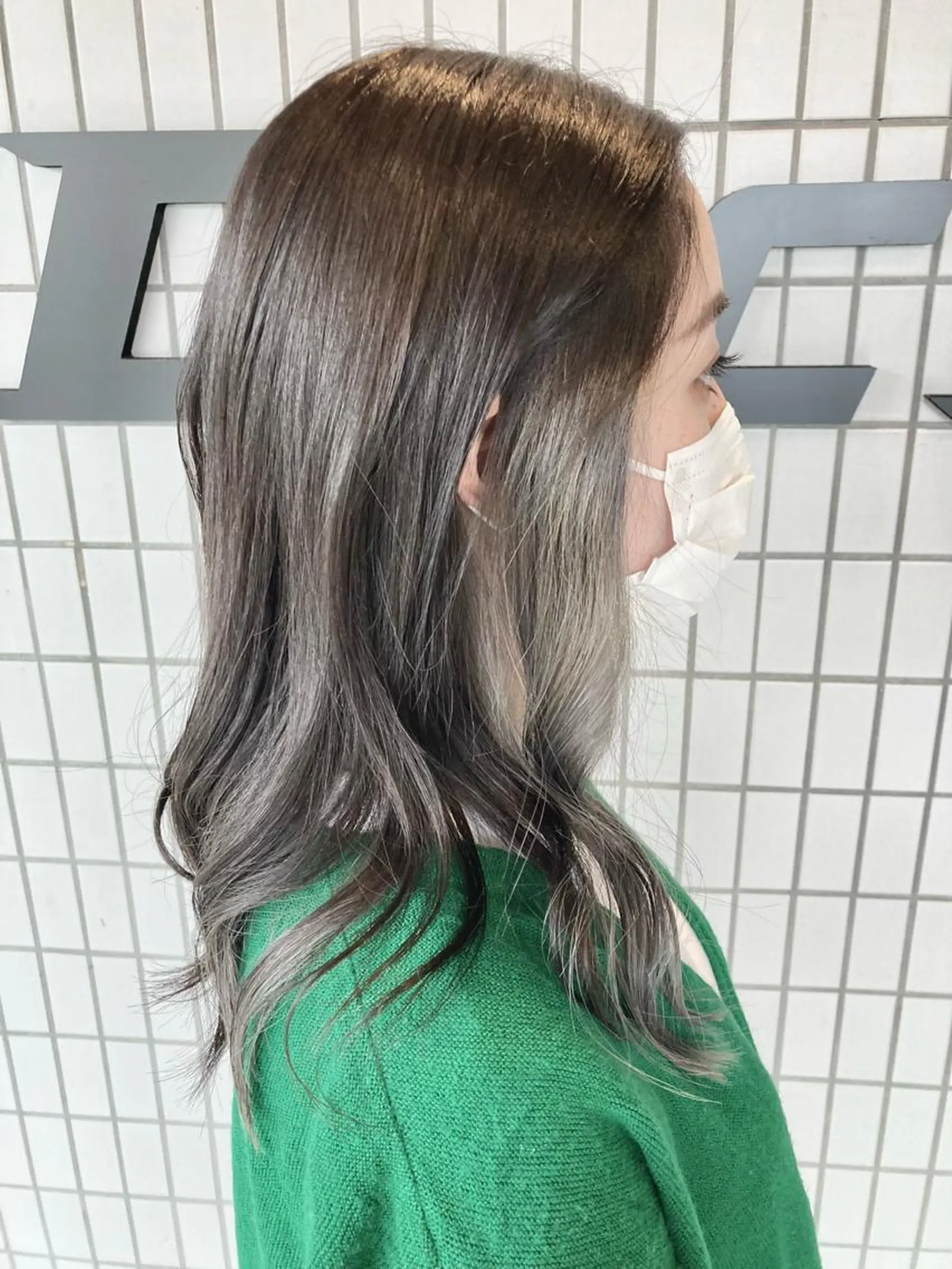 セミロング タカツド ユウキのヘアスタイル