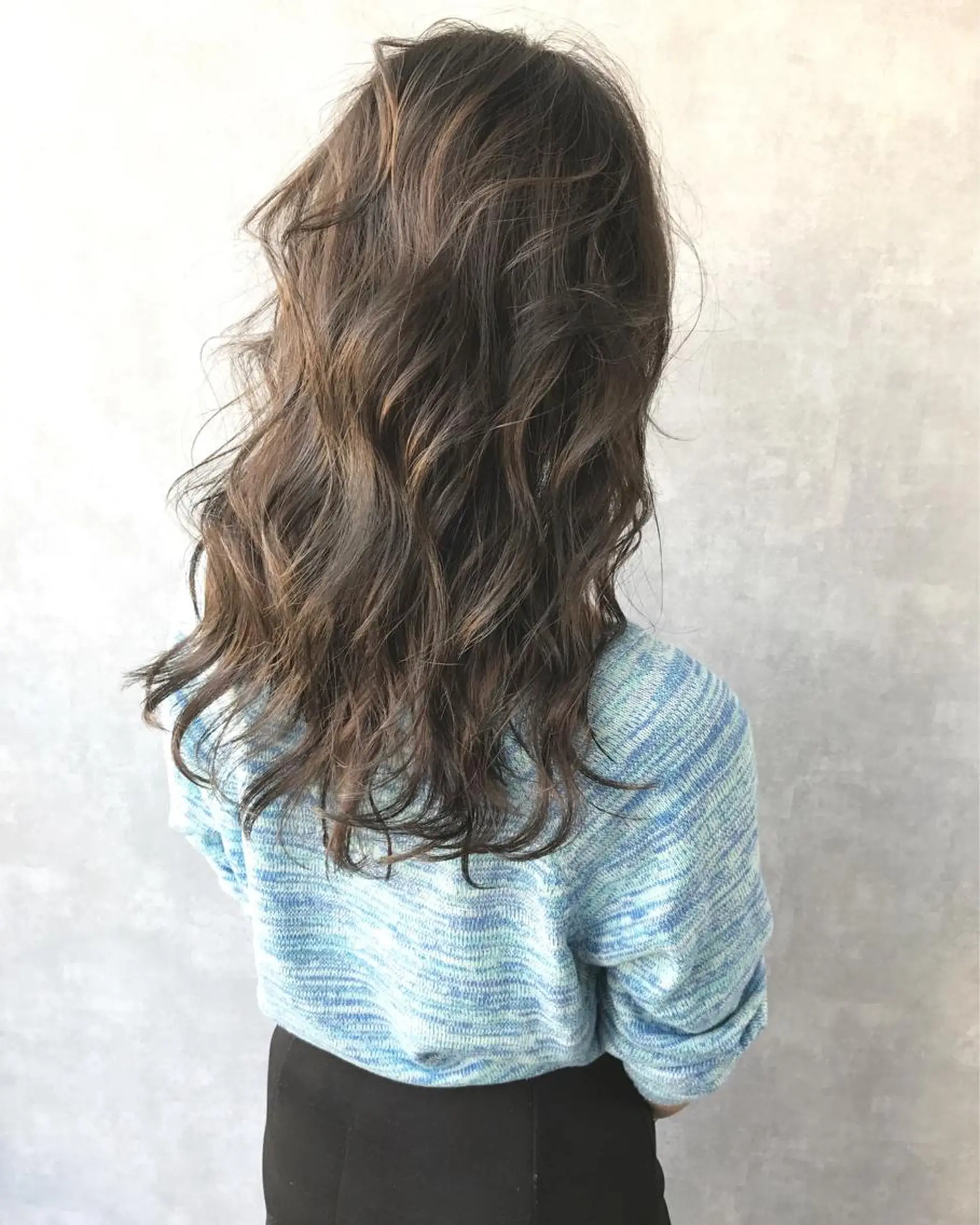 セミロング カラー グレージュ ハイライトカラー ハイライト TOMOYAレイヤー ブリーチ縮毛矯正のヘアスタイル