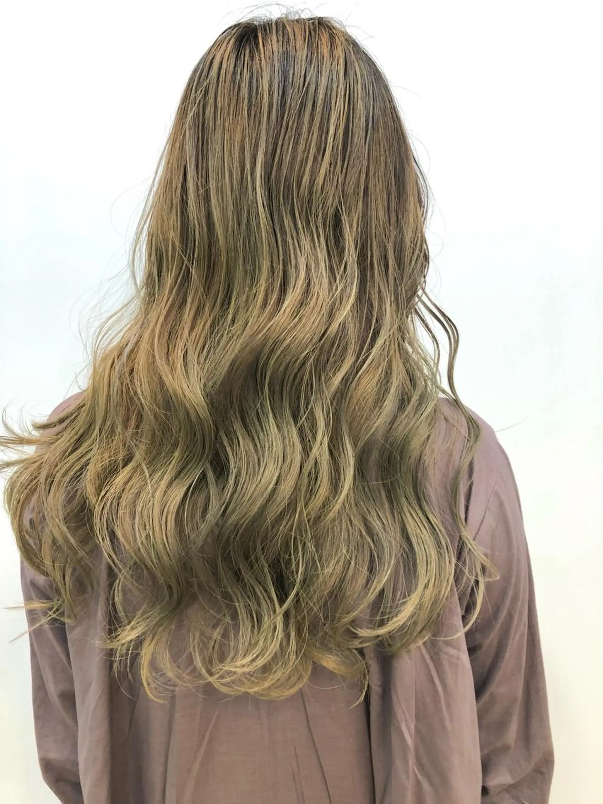 ロング カラー ヘアアレンジ 切りっぱなしボブ アッシュ アッシュグレー バレイヤージュ ベージュカラー 抜きっぱなしブロンド ササキカズマのヘアスタイル