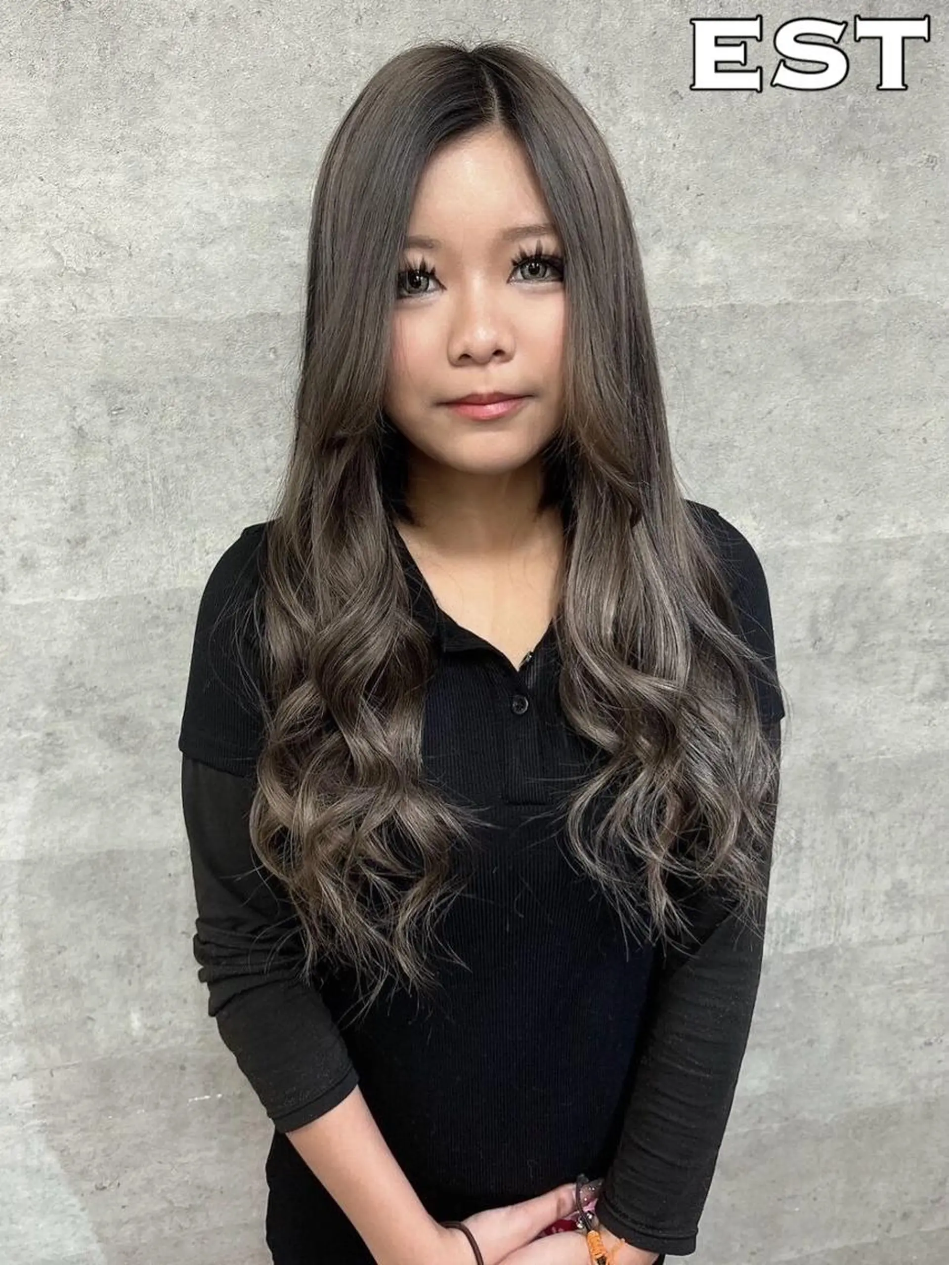 ロング カラー ヘアアレンジ シールエクステ バレイヤージュ ベージュカラー 黒髪 ブリーチ M. KURUMIのヘアスタイル