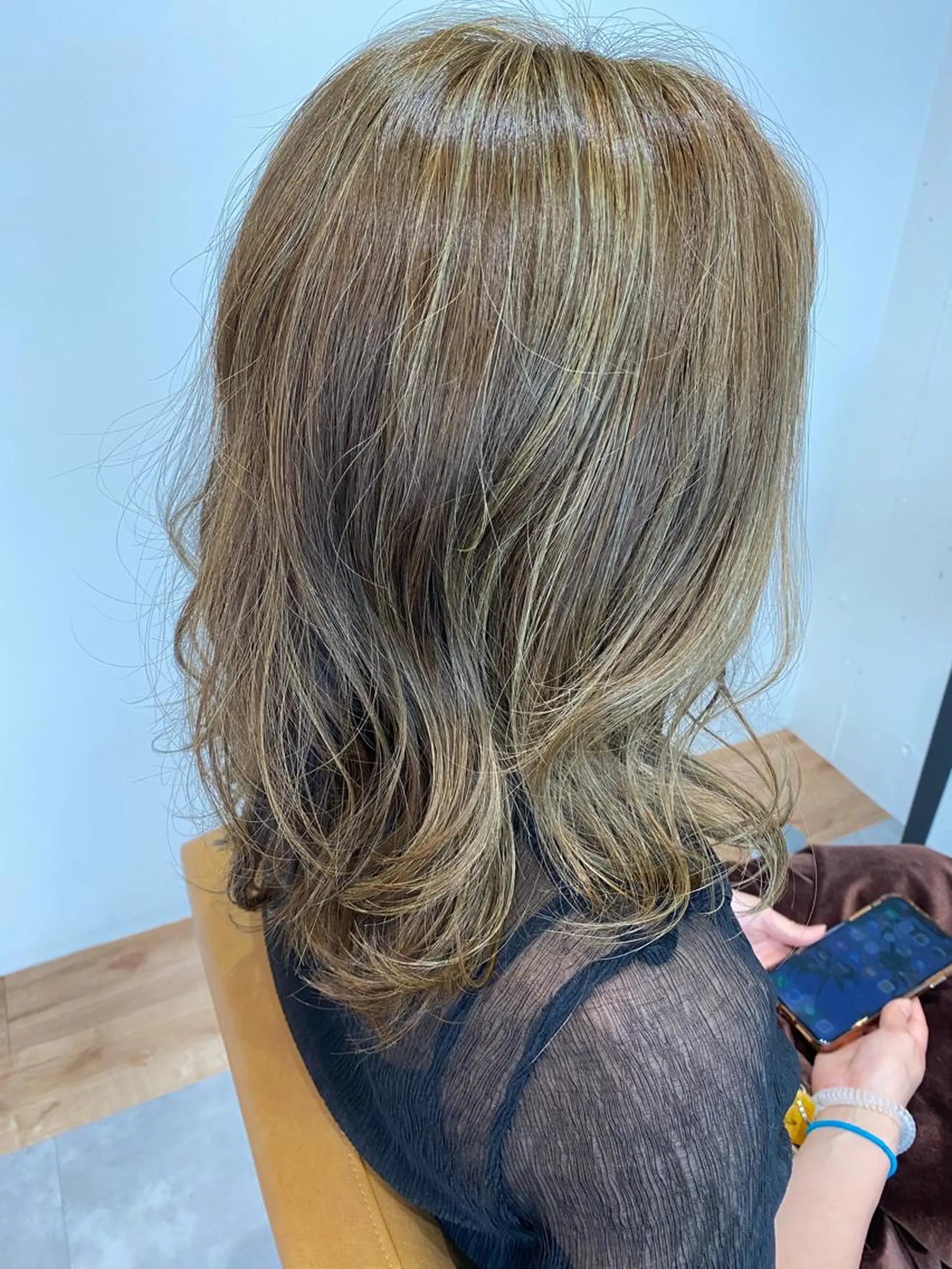 セミロング カラー ハイライトカラー ハイライト カット ヘアカラー トリートメント 小野 かなこのヘアスタイル