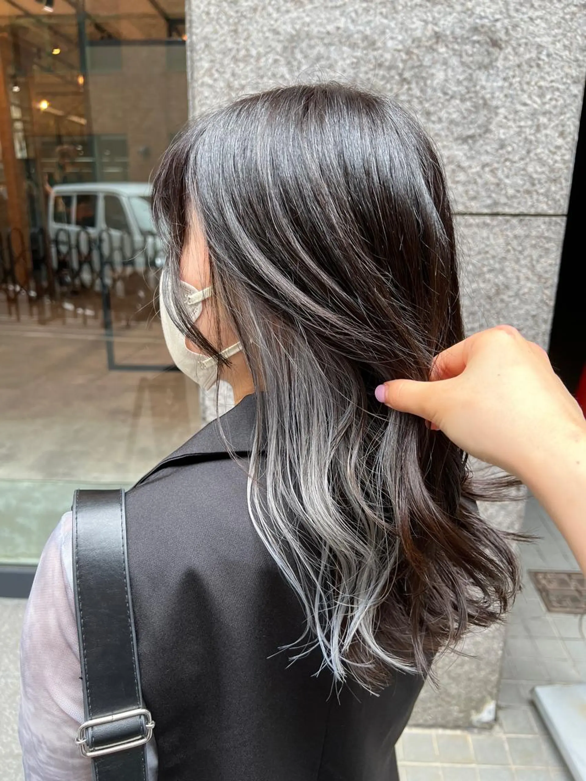ロング カラー ブリーチ カット ヘアカラー ノイシキ サキのヘアスタイル