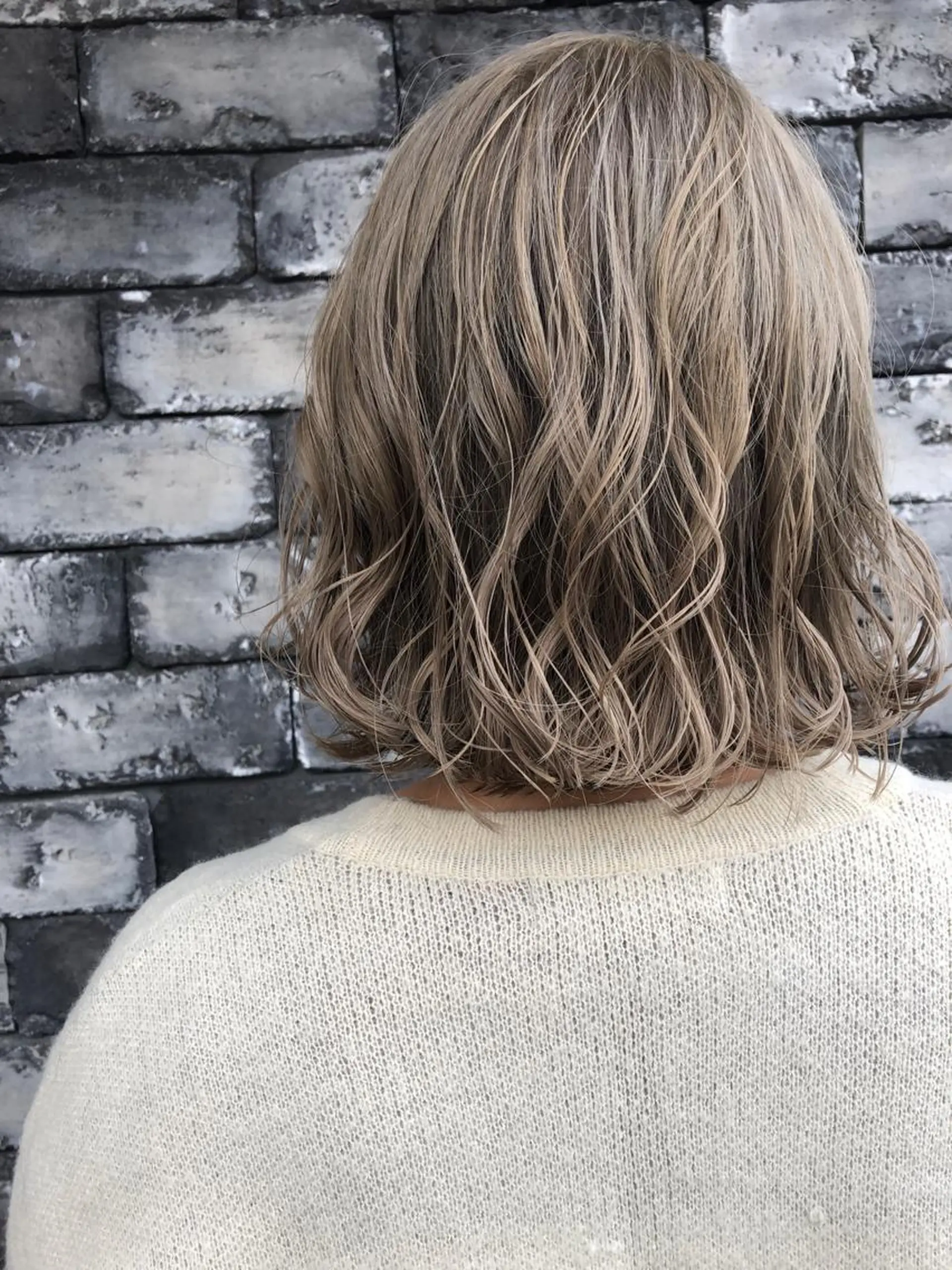ショート カラー ベージュカラー シルバー シルバーベージュ カットが得意 🫧ショートボブ🫧のヘアスタイル