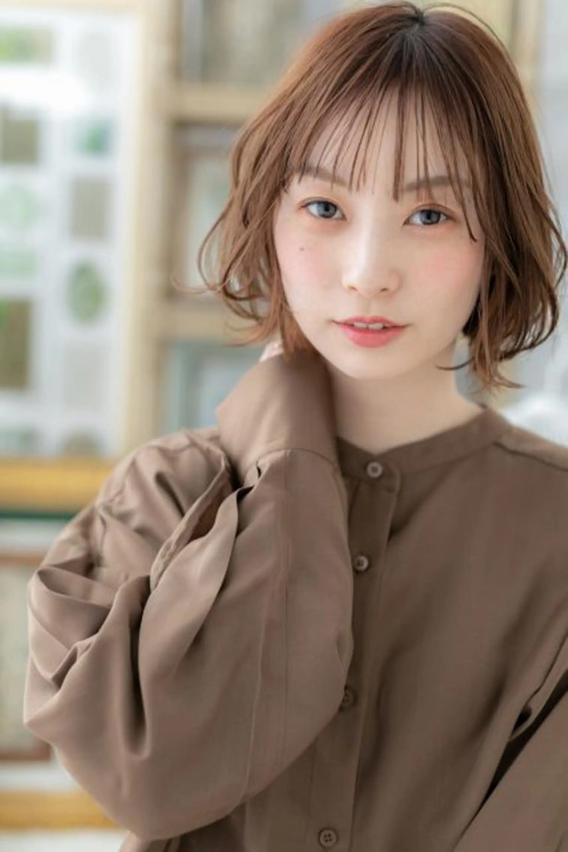 ミディアム カット 出町 光流のヘアスタイル