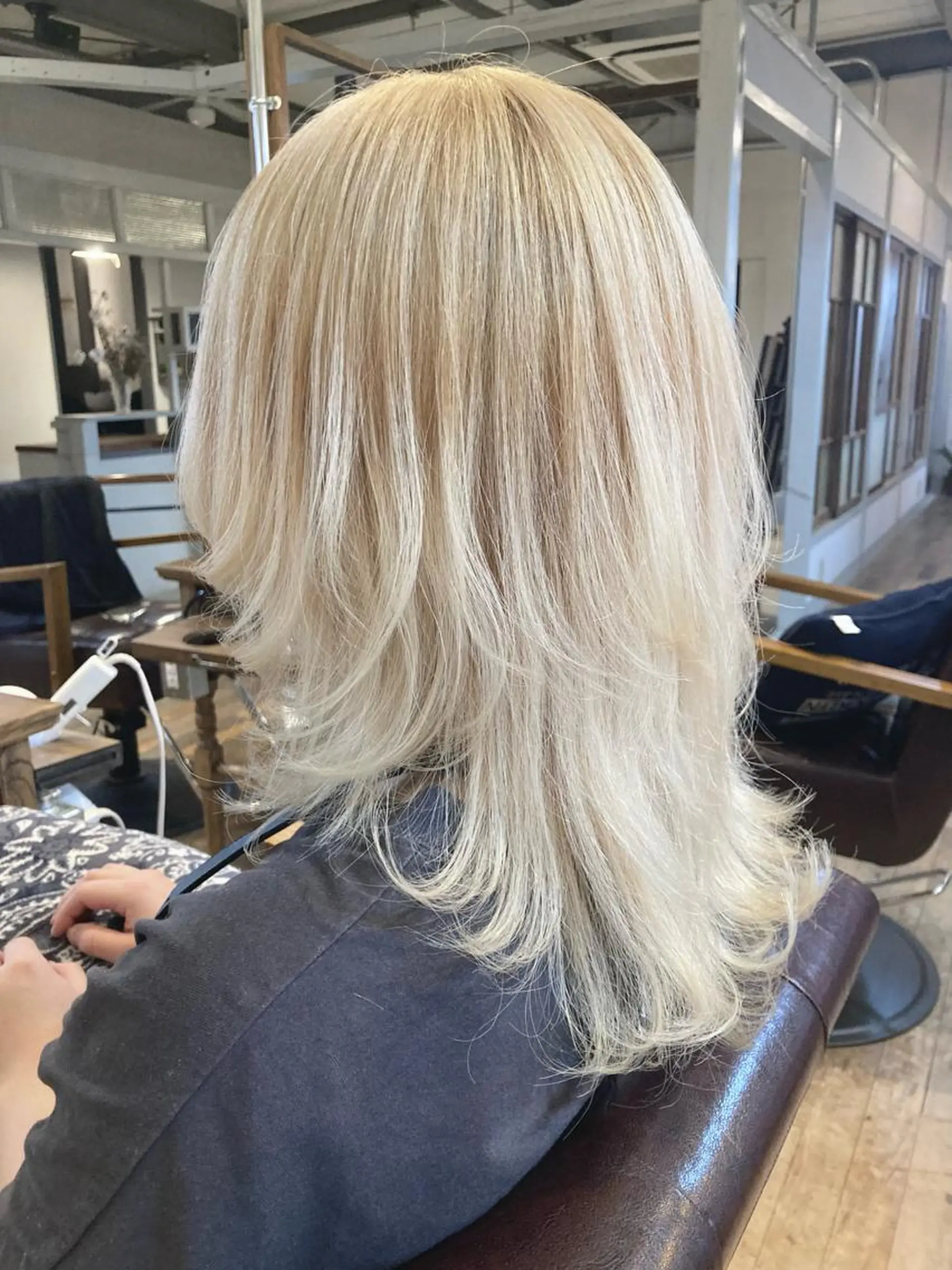 セミロング タカツド ユウキのヘアスタイル