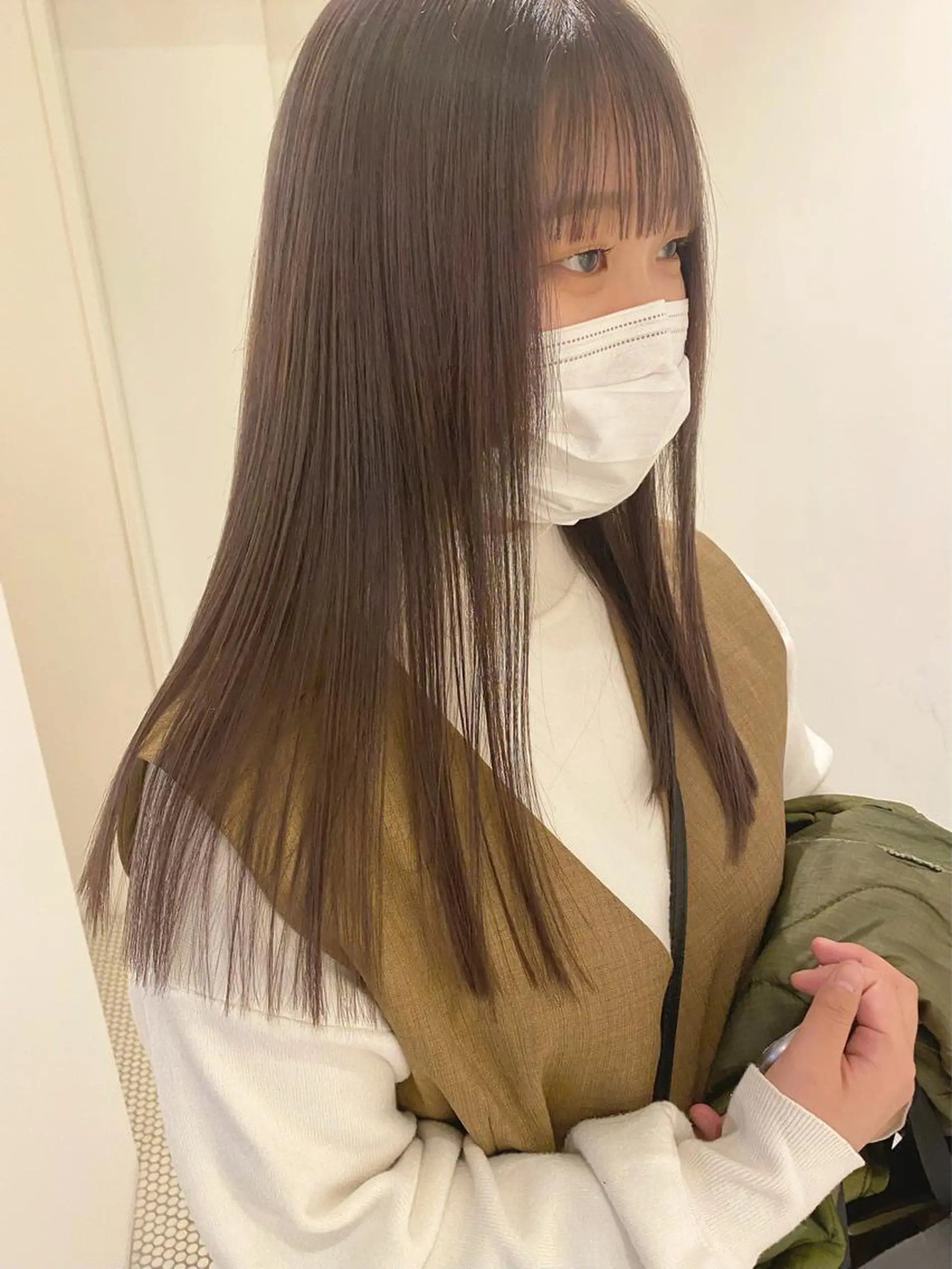 セミロング カラー ヘアアレンジ グレージュ ハイトーンカラー ハイトーングレージュ カット ヘアカラー トリートメント みやけ ひなのヘアスタイル