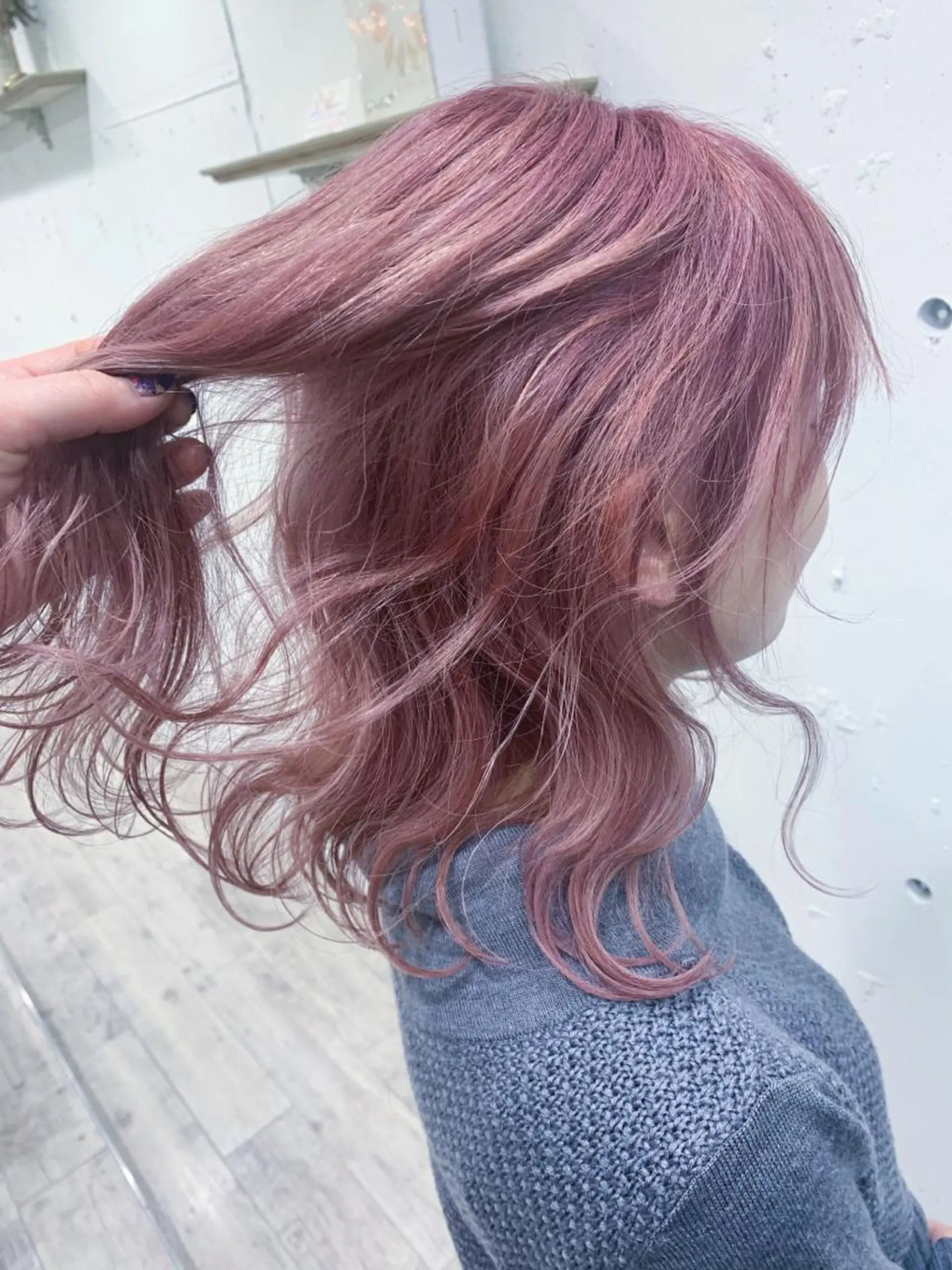 セミロング カラー ブリーチ ピンクカラー ピンクパープル パープルカラー ヘアカラー トリートメント 🍑艶髪✖️暖色系 ✨momoka🍑のヘアスタイル