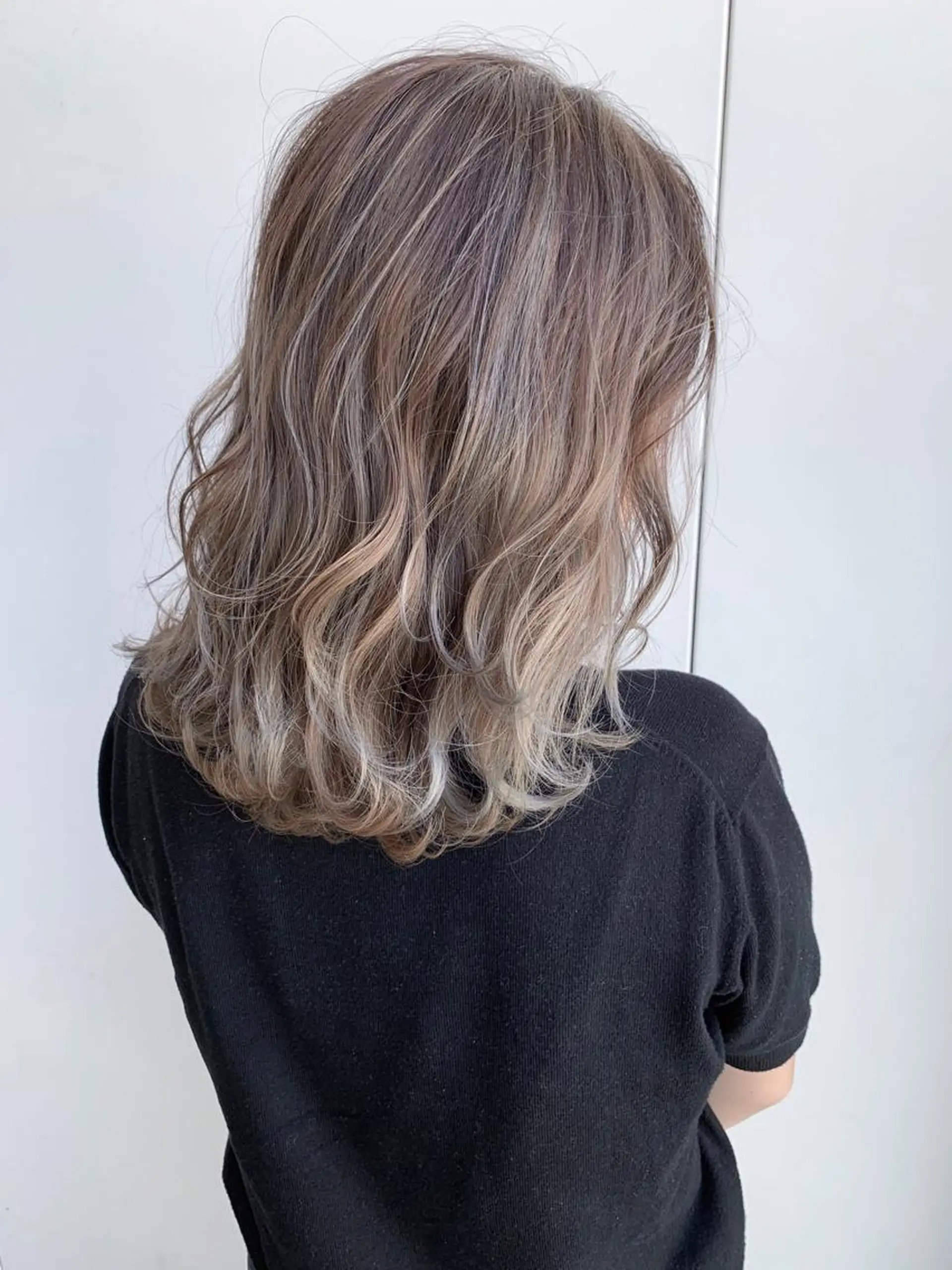 ミディアム カラー バレイヤージュ ハイライトカラー ハイライト レイヤーカット Beach private salon所属・Beach 代表 KENTAのヘアスタイル