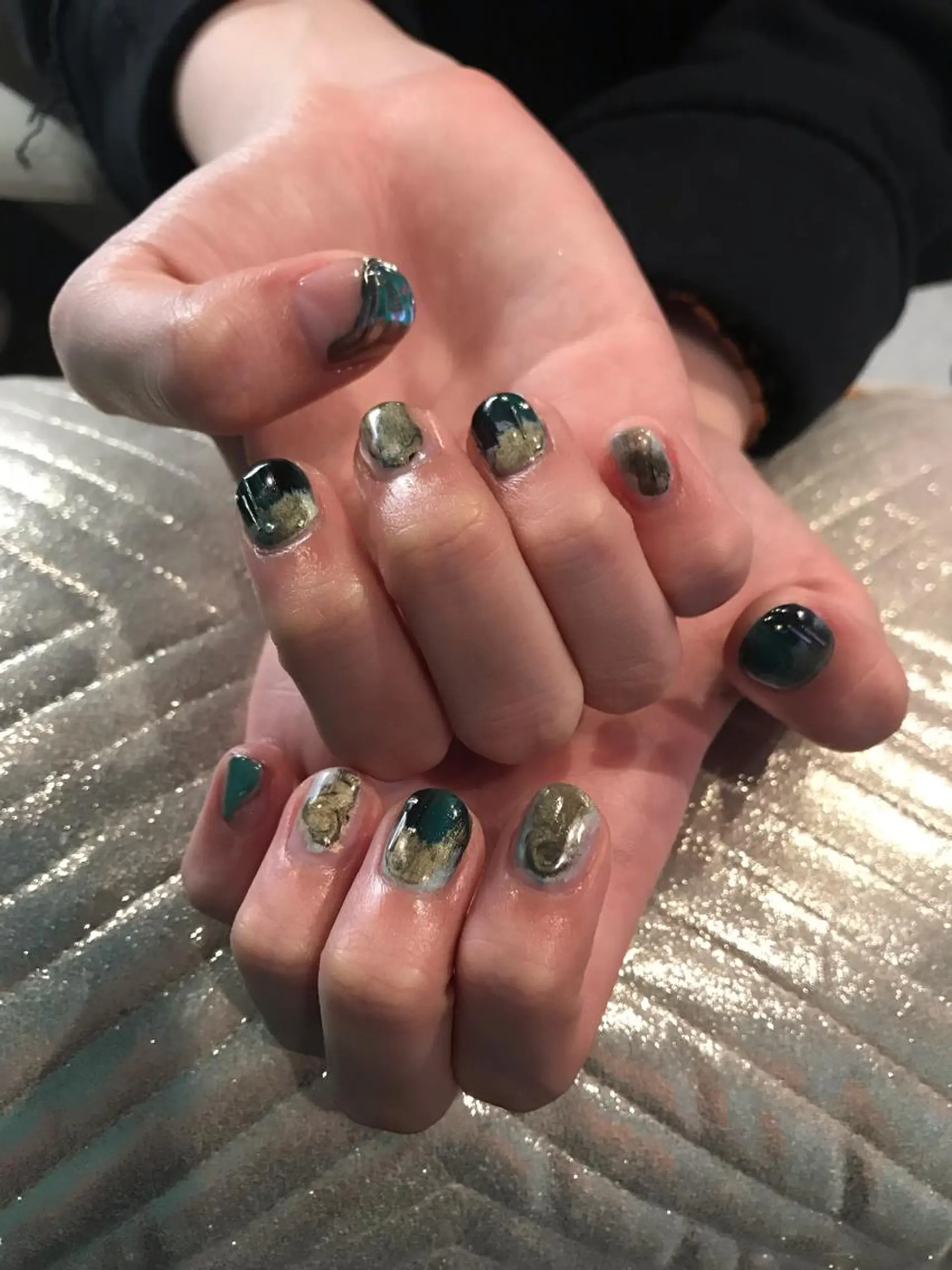 ネイル ハンドネイル キラキラ オメメのネイルデザイン