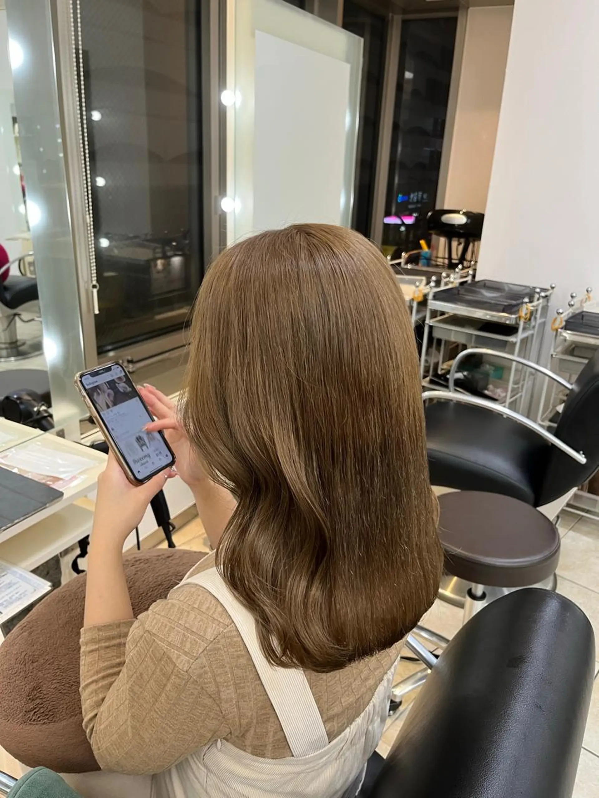 セミロング カラー ベージュカラー MITSUKI🤍 モテ髪×韓国レイヤーのヘアスタイル