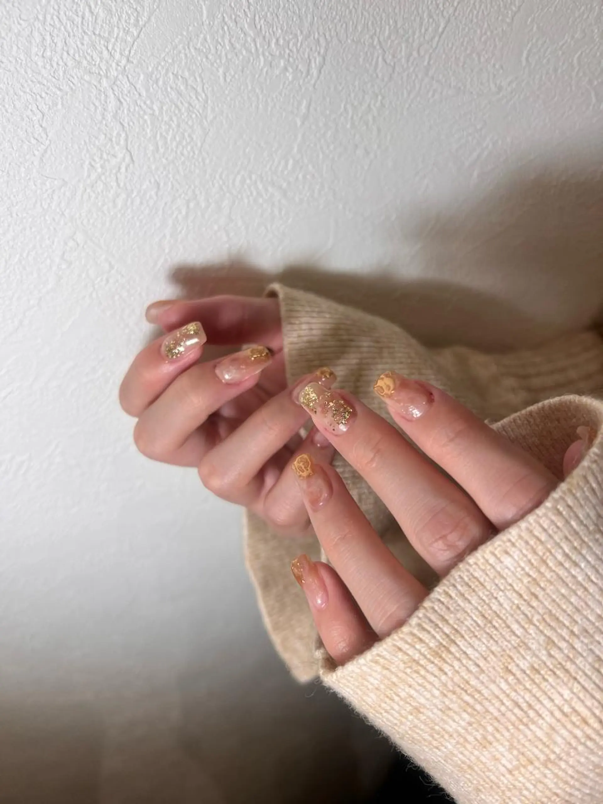 セミロング ネイル ニュアンスネイル ハンドネイル 𝐞𝐚𝐜𝐡 nanami🩰のネイルデザイン