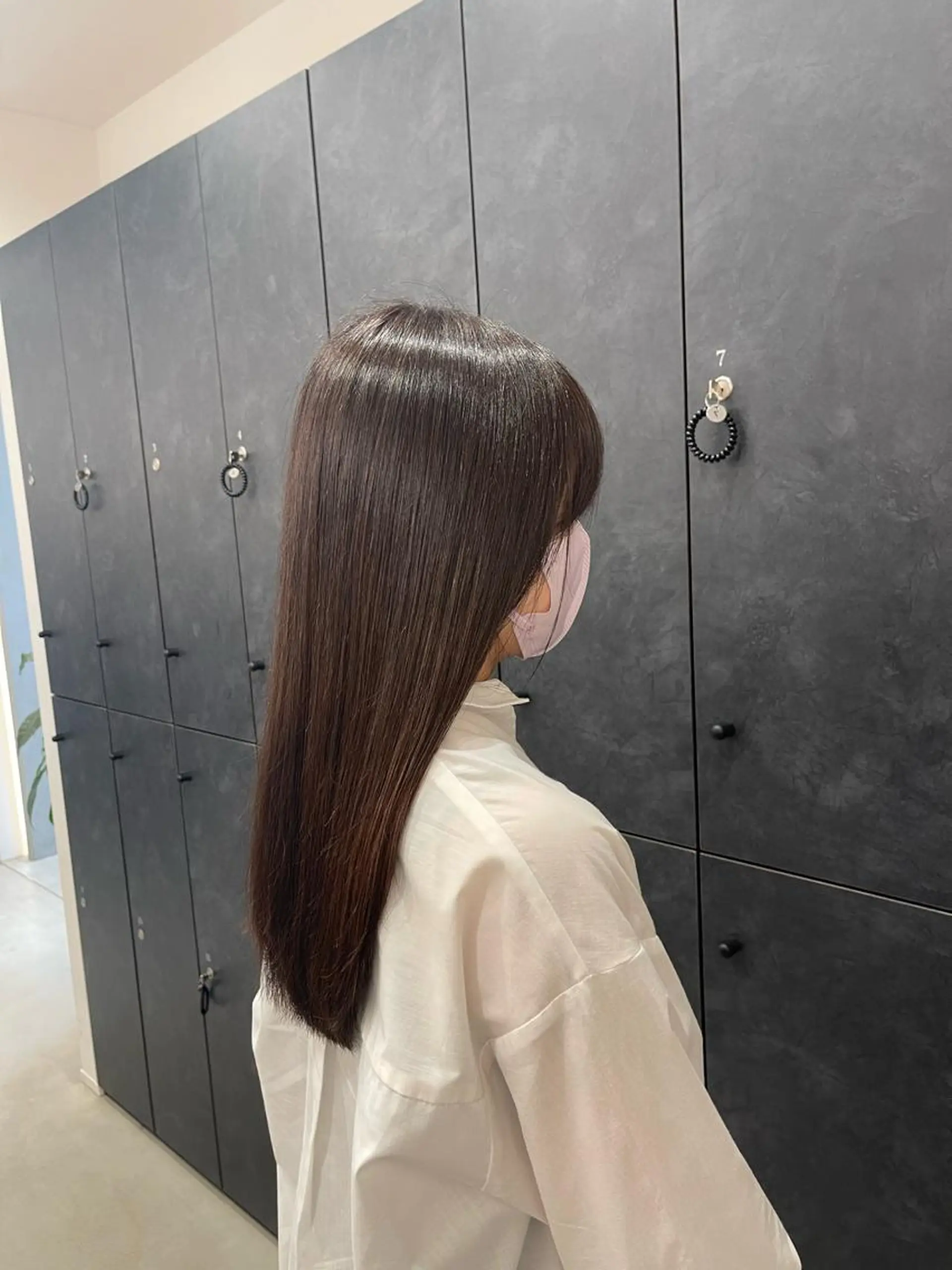 セミロング TENSHO 原宿　ハイトーンのヘアスタイル