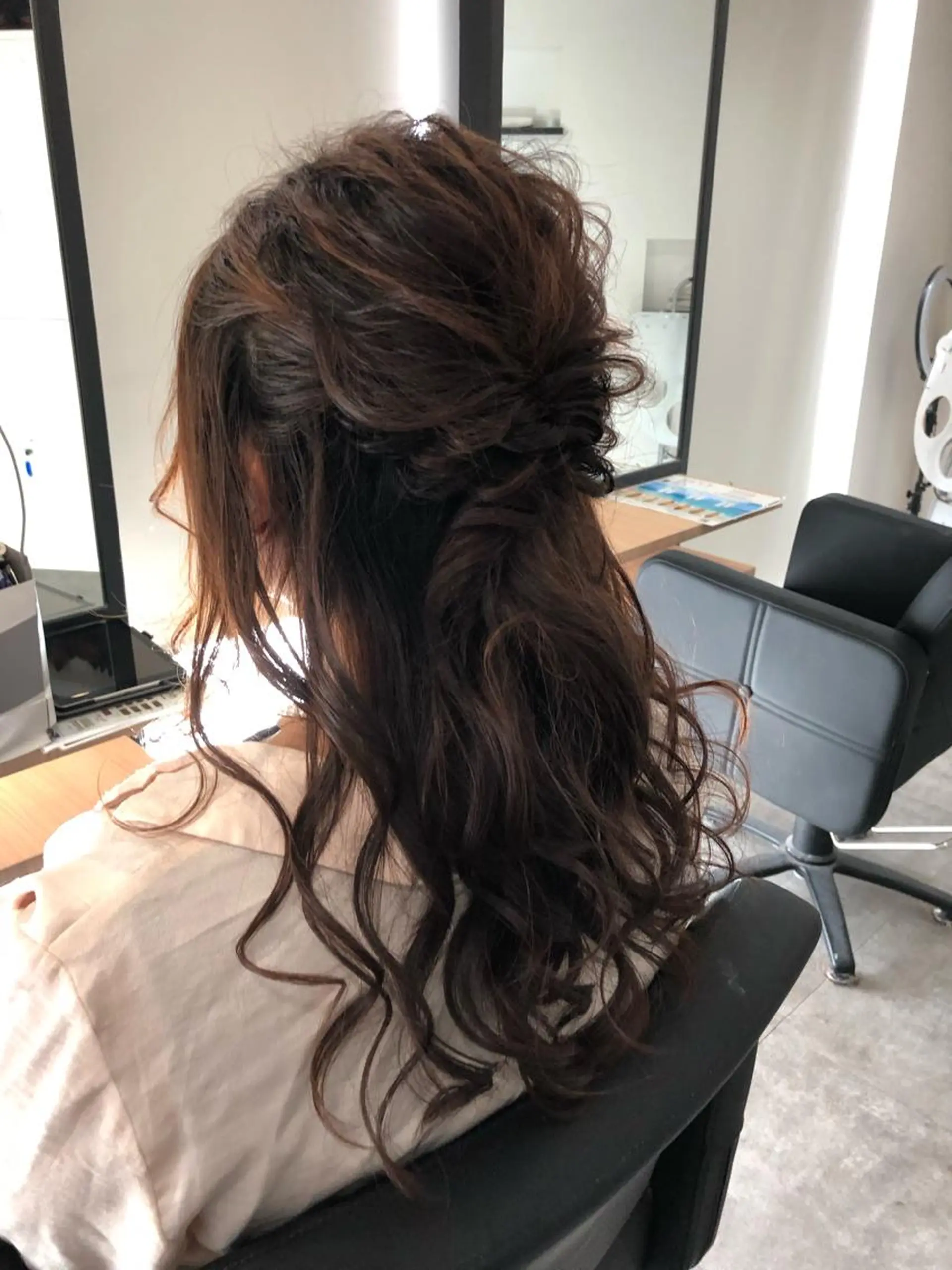 セミロング ヘアアレンジ ハーフアップ 結婚式・ブライダル alpha. カラーエクステ下妻のヘアスタイル