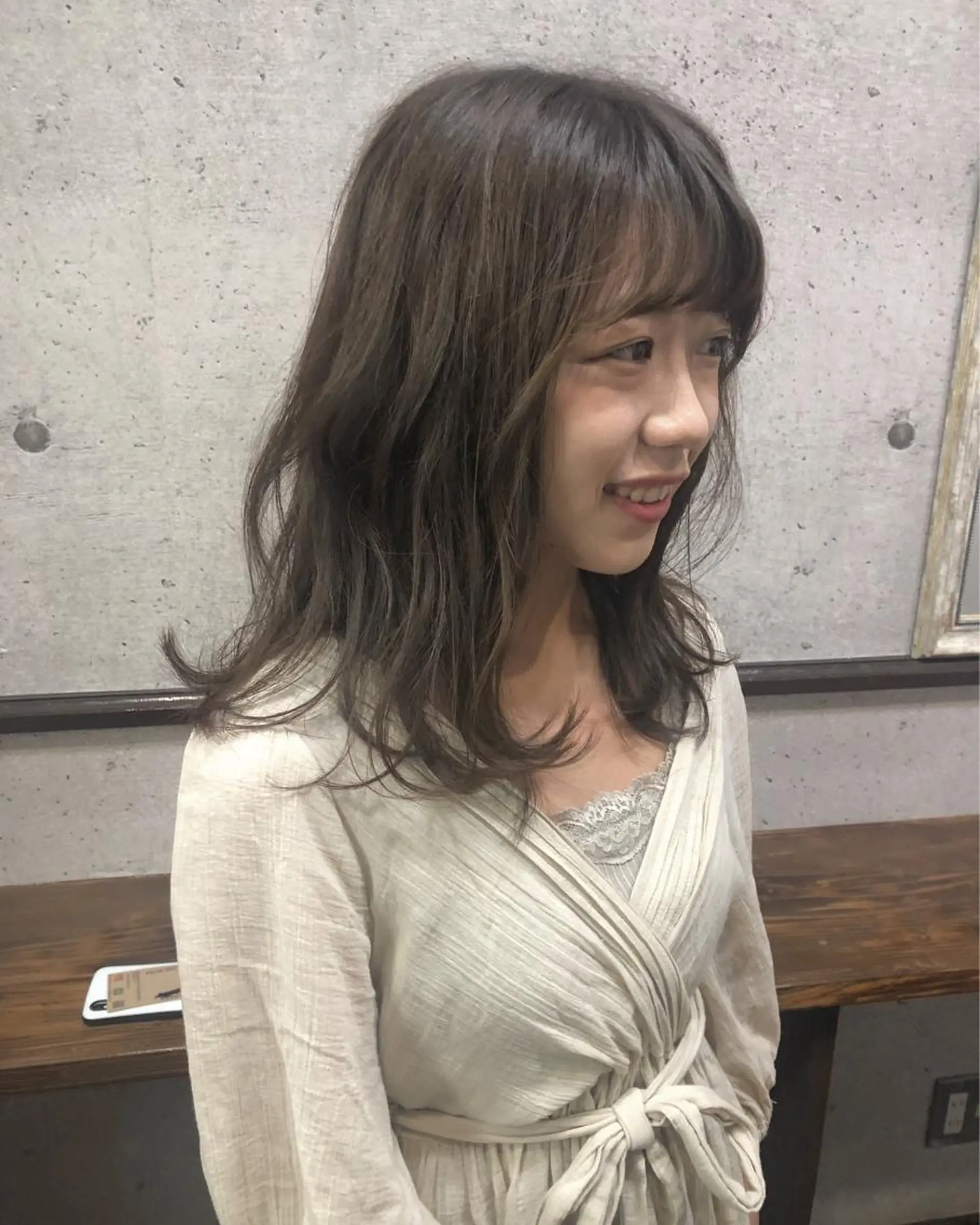 セミロング カラー ベージュカラー カット ヘアカラー トリートメント 江原 彩華のヘアスタイル