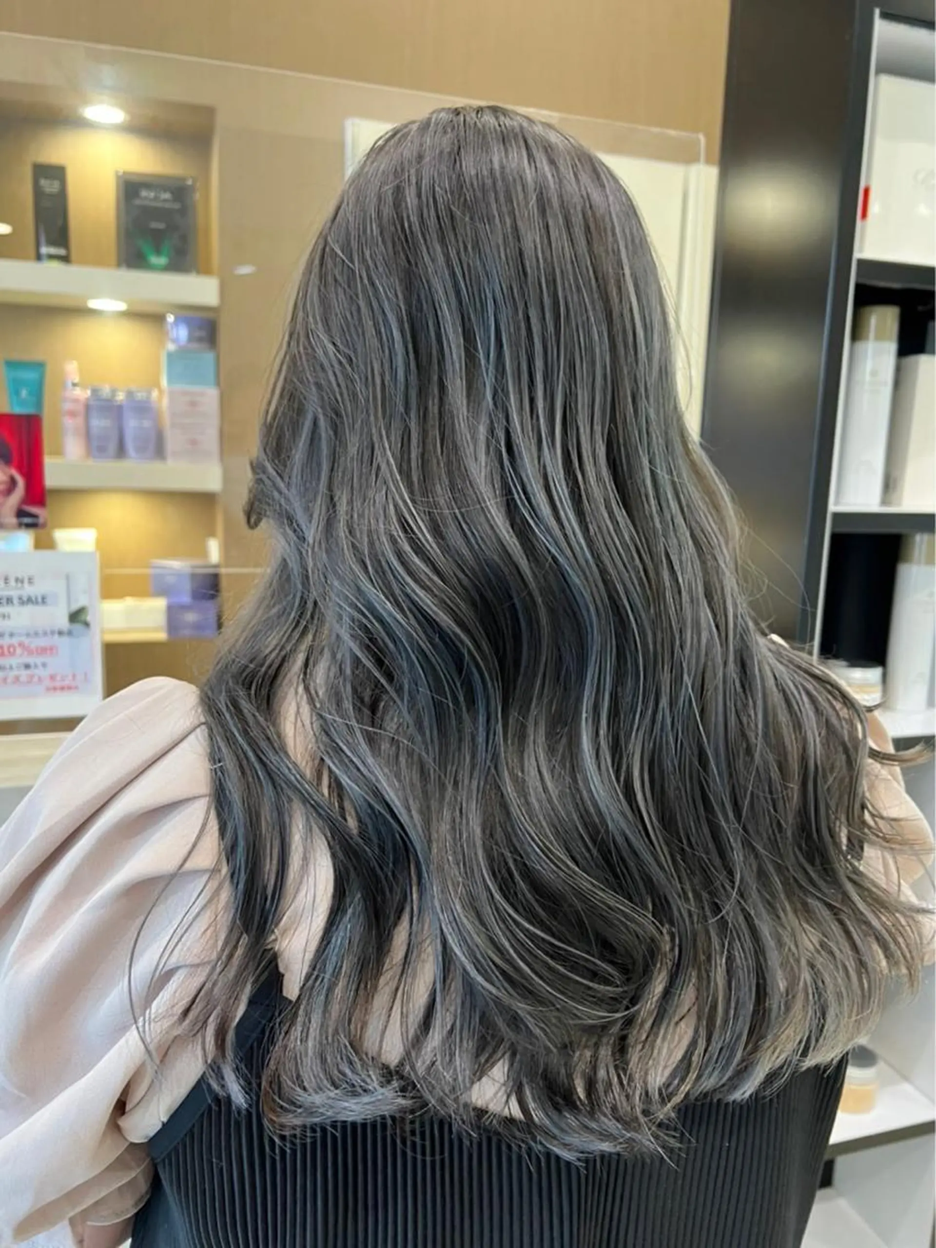 セミロング ヘアカラー 🦋髪質改善🦋 眞井琴美のヘアスタイル