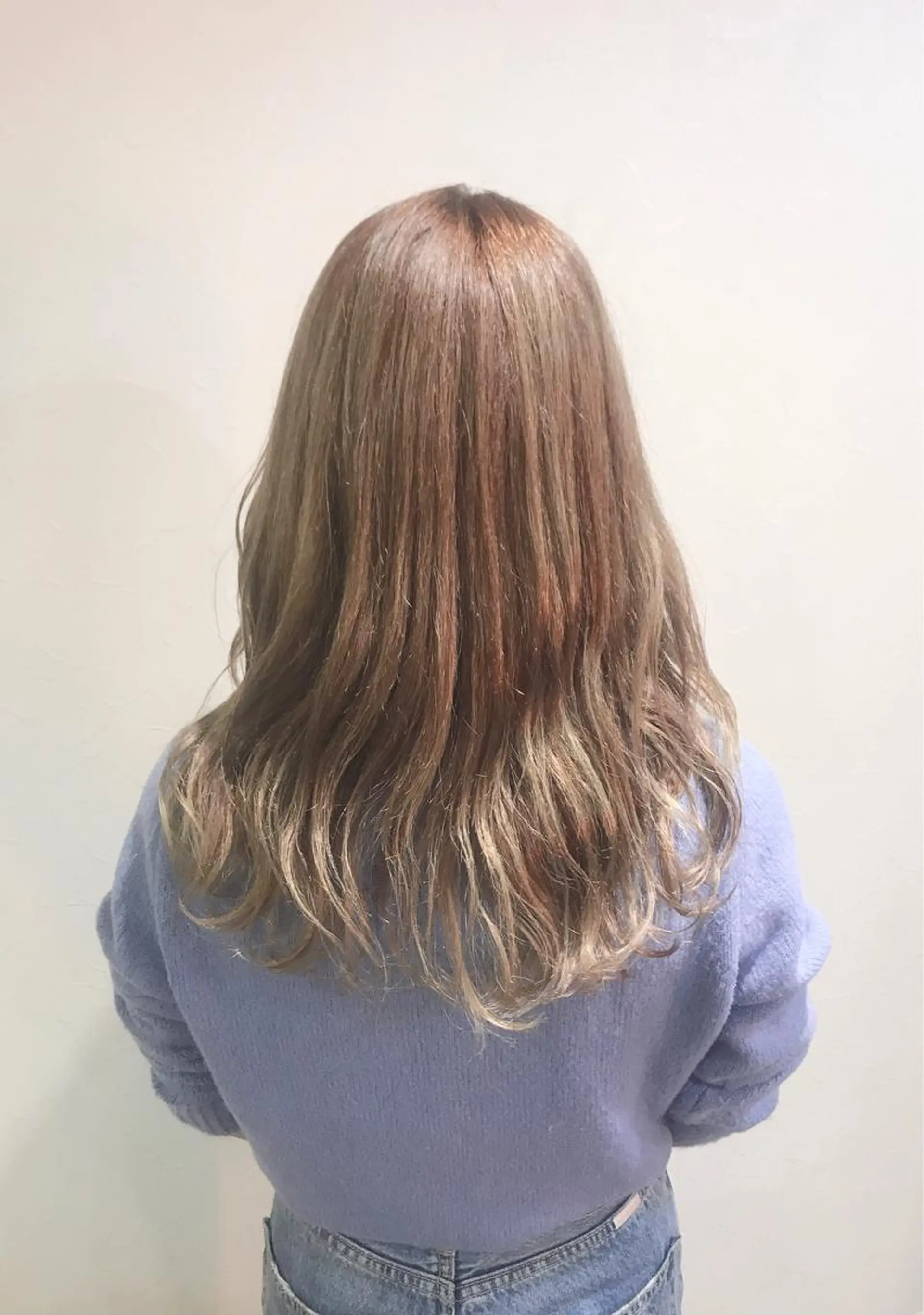 ミディアム メンズ メンズハイトーン カット ヘアカラー トリートメント トモタニ ミオのヘアスタイル