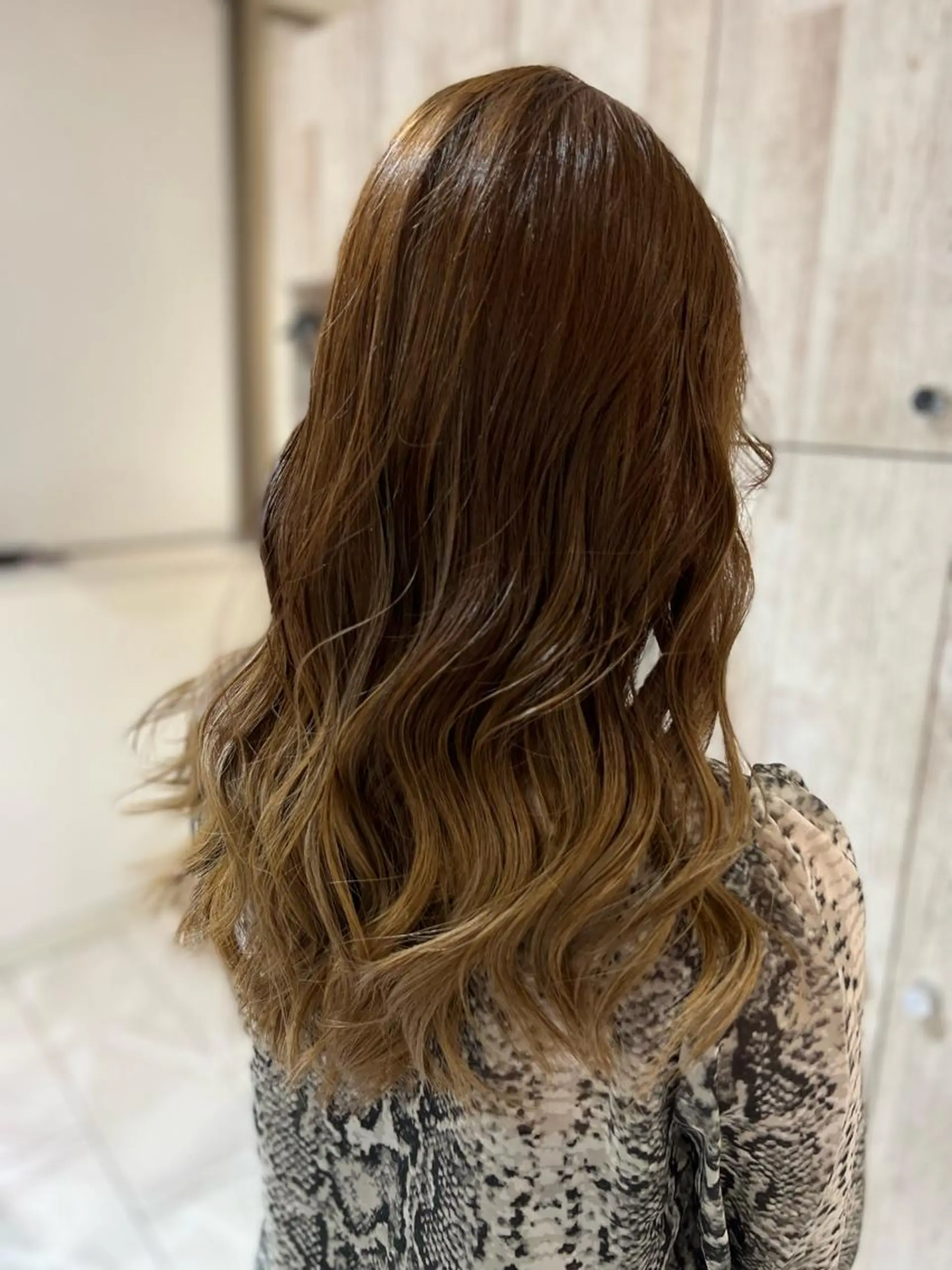 セミロング カラー グラデーションカラー カット ヘアカラー オーガニック/白髪 ぼかし/斎藤相慶のヘアスタイル