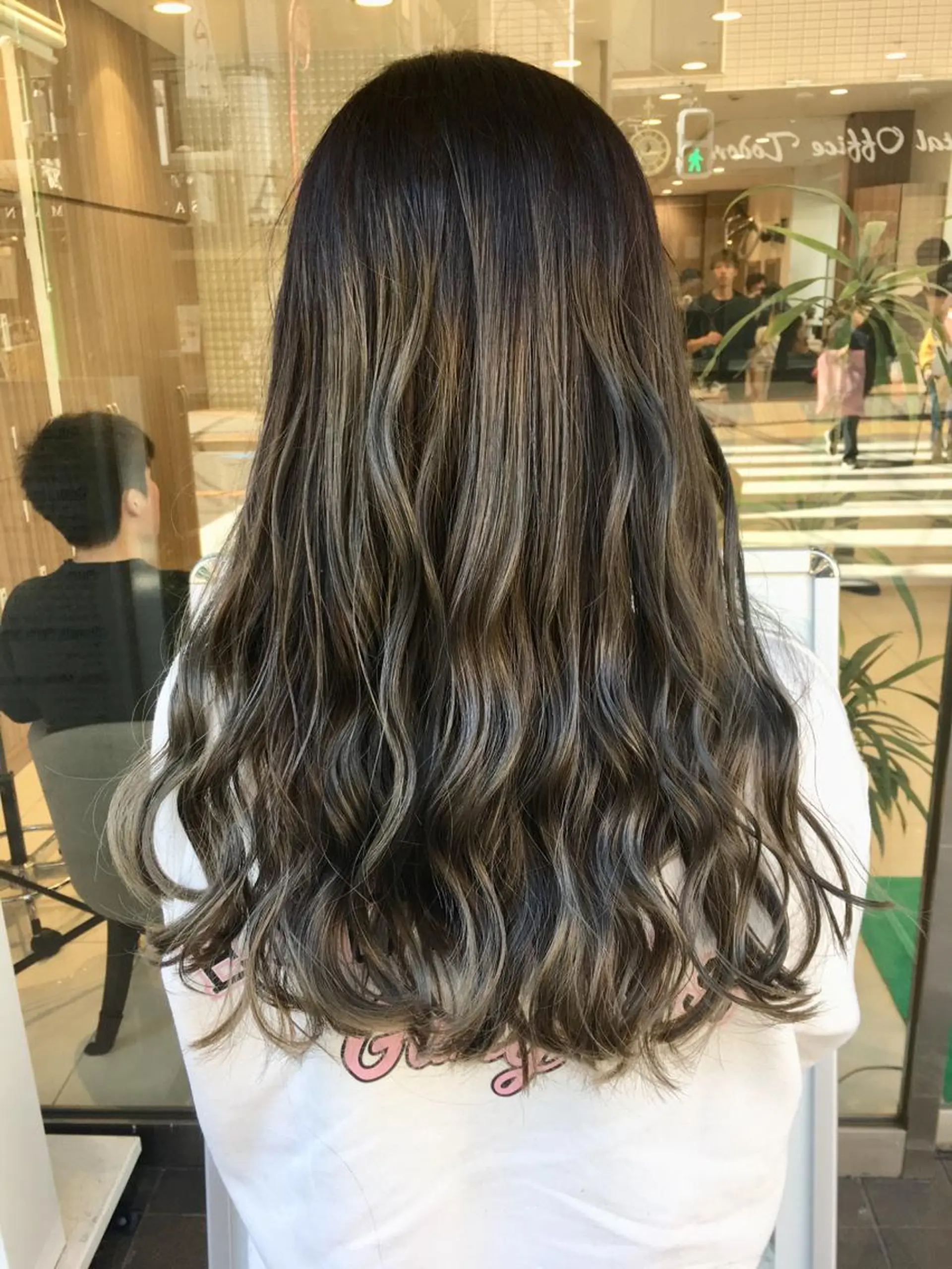 ロング カラー バレイヤージュ グレージュ レイヤーカット 白髪染め特化美容師 /寺内紳悟のヘアスタイル