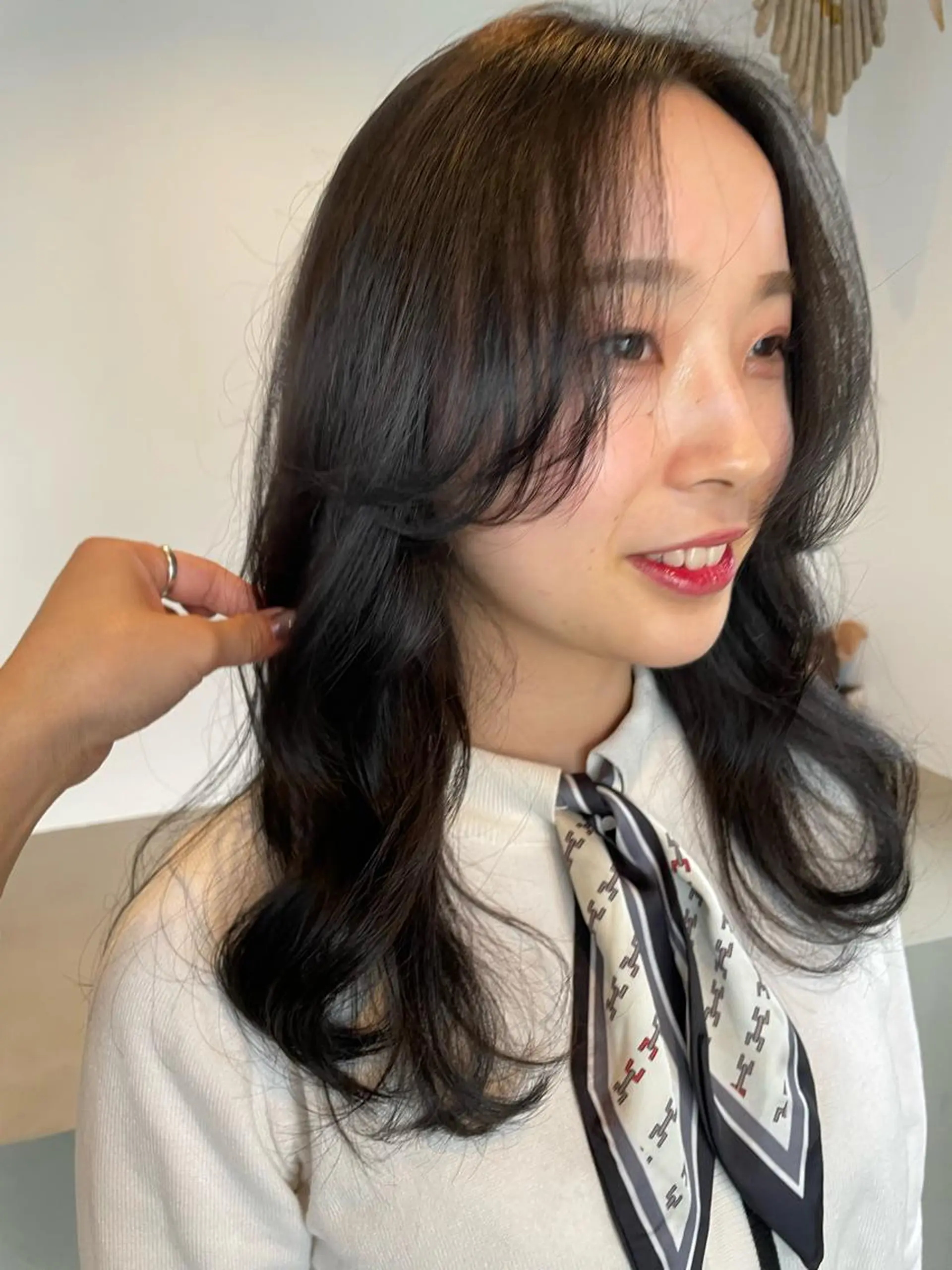ロング カラー ヘアアレンジ 髪質改善 ヨシンモリ 韓国風ヘア レイヤーカット トリートメント REONA🪽✨ 日常に馴染む髪🫧のヘアスタイル