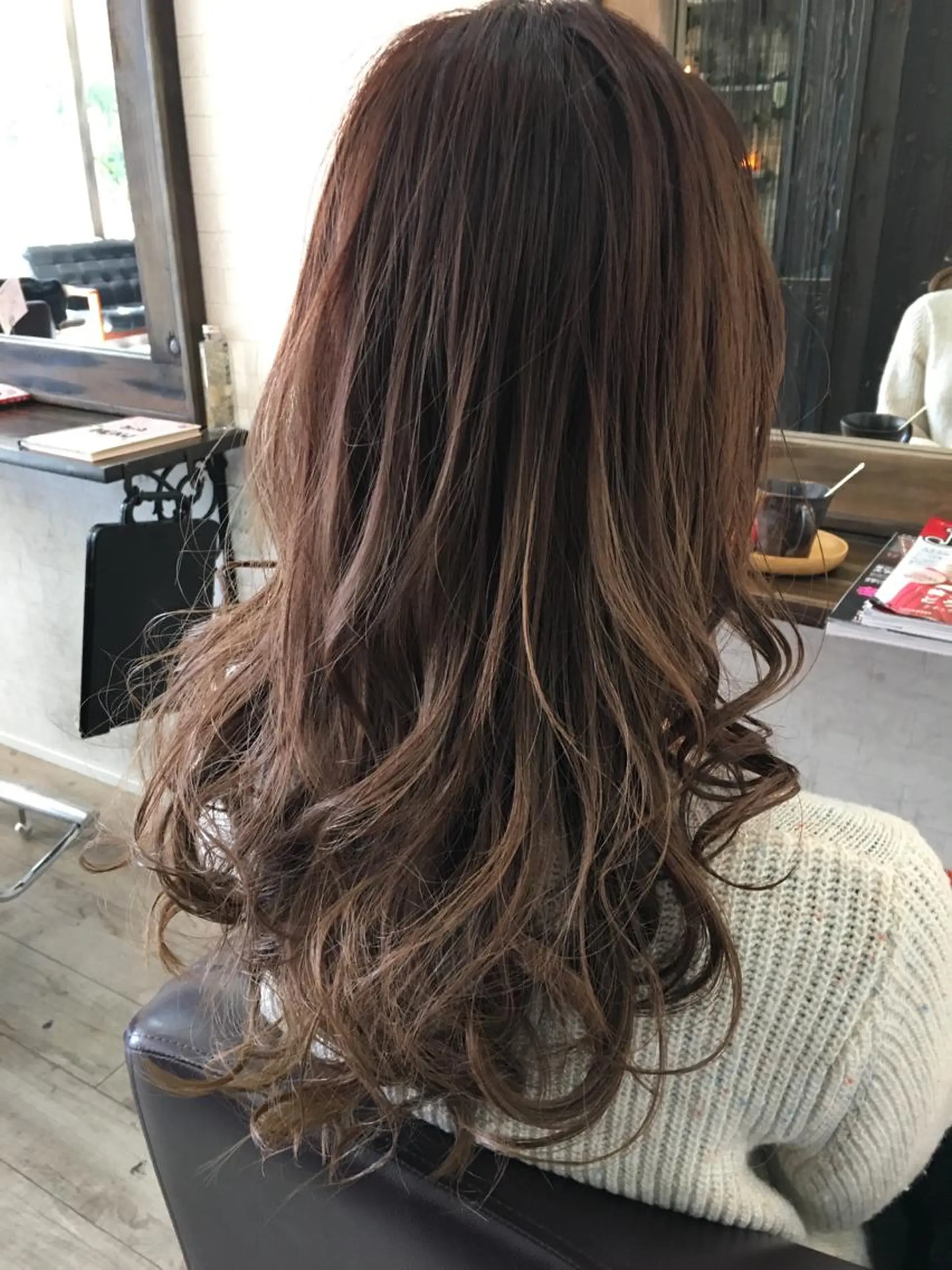 ロング カラー ベージュカラー ピンクカラー ピンクベージュ ヘアカラー トリートメント BELCHIC所属・松本 亮のヘアスタイル