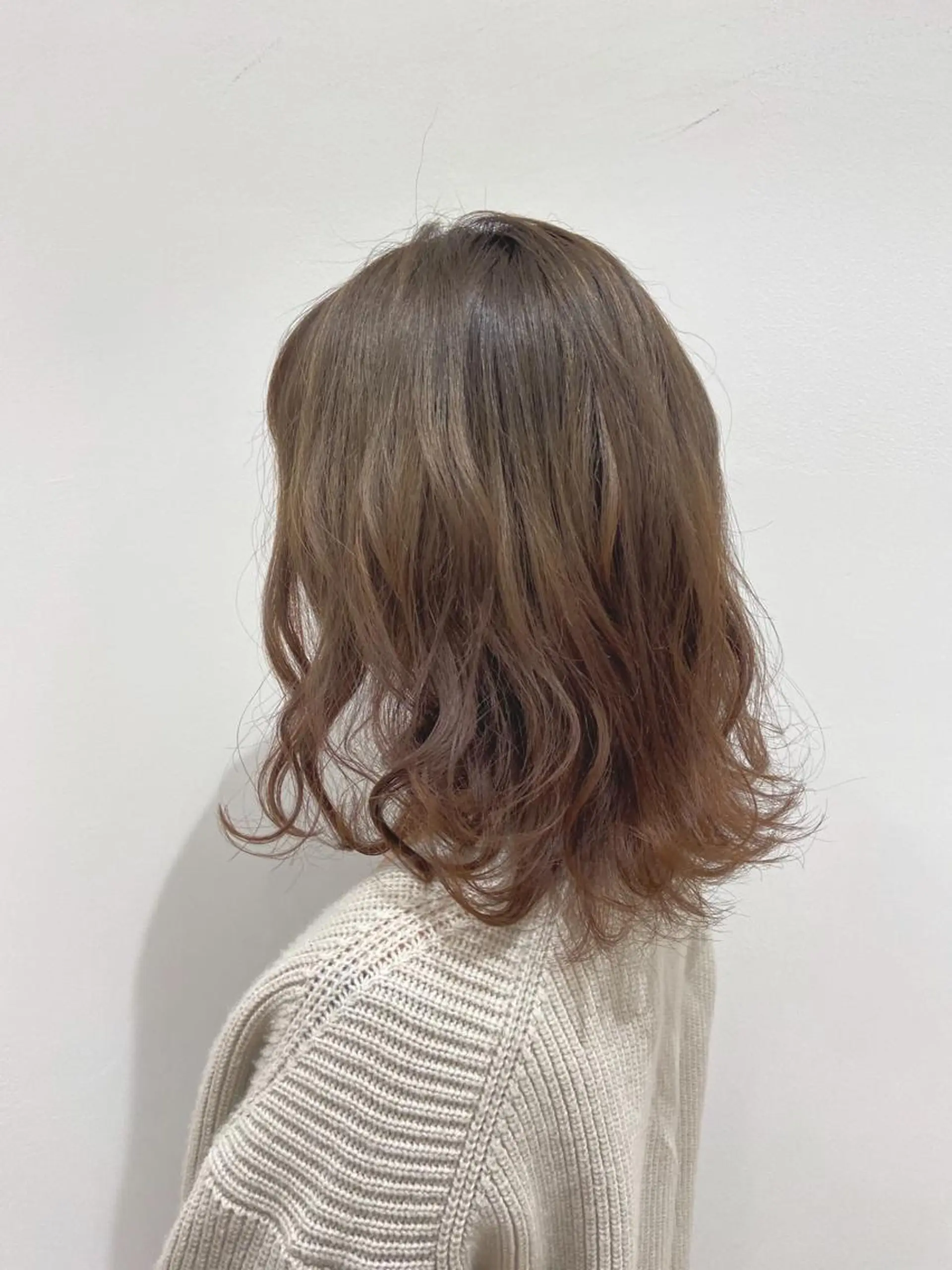 ミディアム カット ヘアカラー トリートメント loca by tree所属・うる艶暖色カラー HARUNAのヘアスタイル