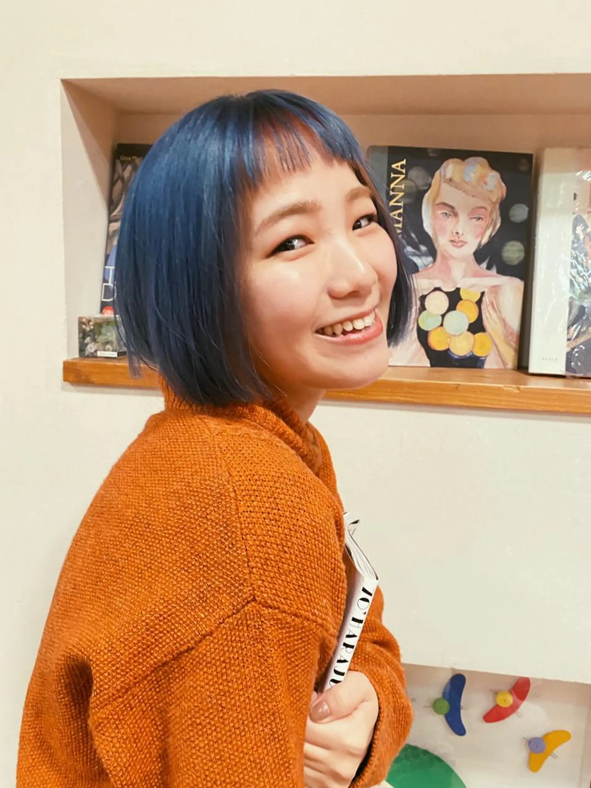 ショート カラー ブルーカラー ネイビーカラー オレンジ ボブ モダーン北鎌倉所属・中溝 アカリのヘアスタイル