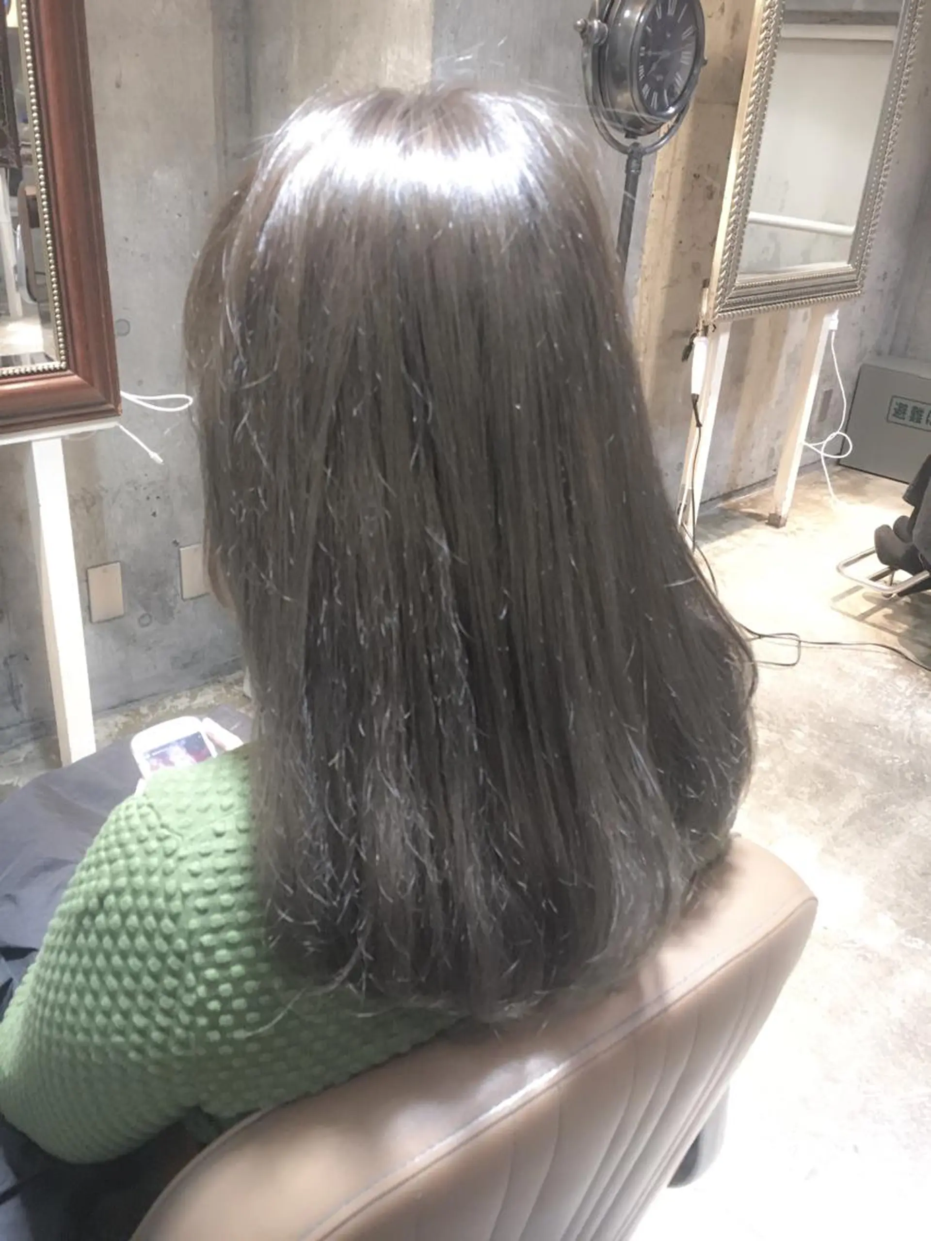 セミロング カラー アッシュ アッシュグレー アッシュグレージュ グレージュ 北條 優輝のヘアスタイル