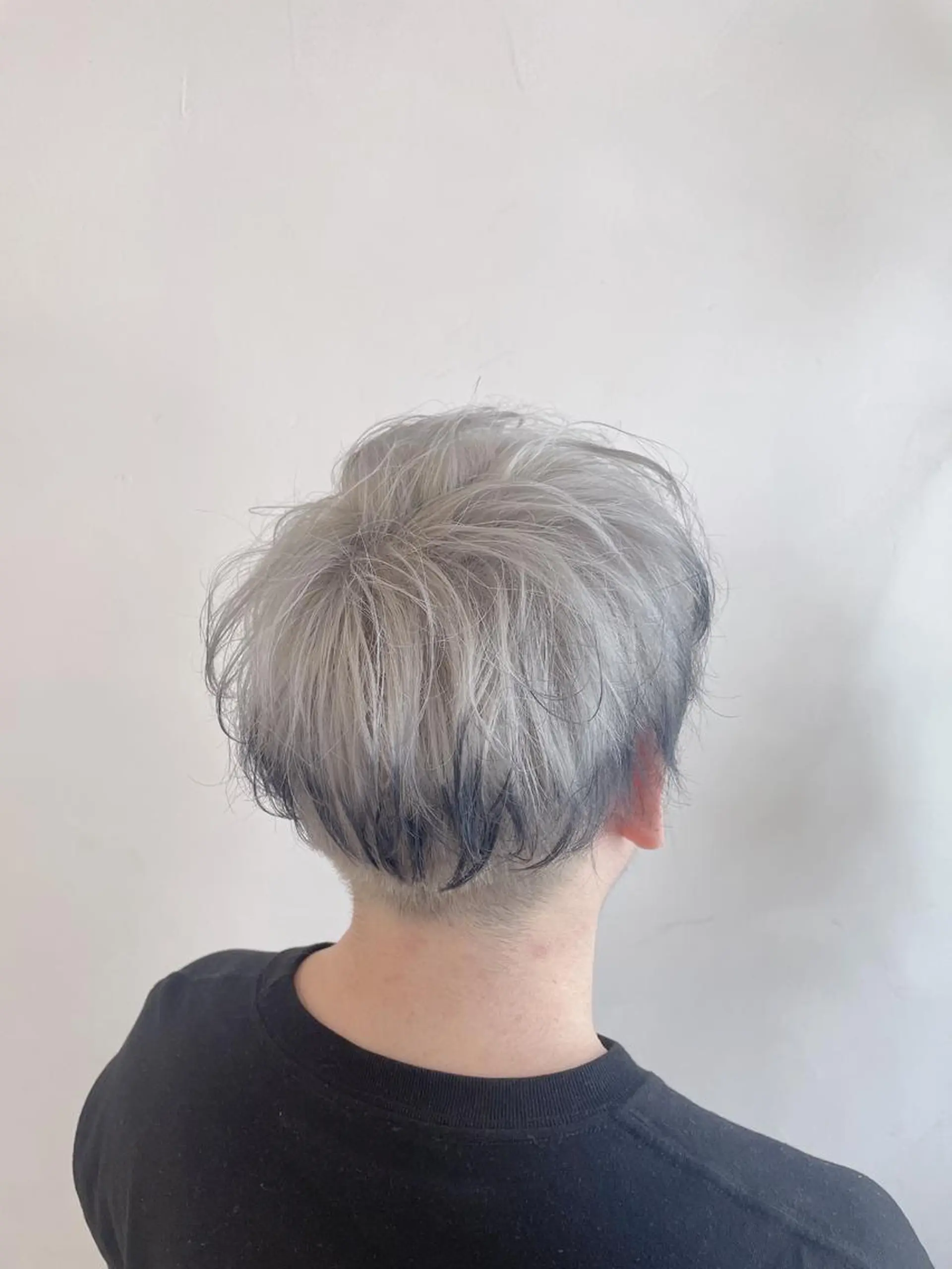 ショート カラー メンズ メンズバレイヤージュ メンズブリーチ メンズハイライト メンズハイトーン メンズインナーカラー デザインカラー髪質 改善Lilithのその他イメージ