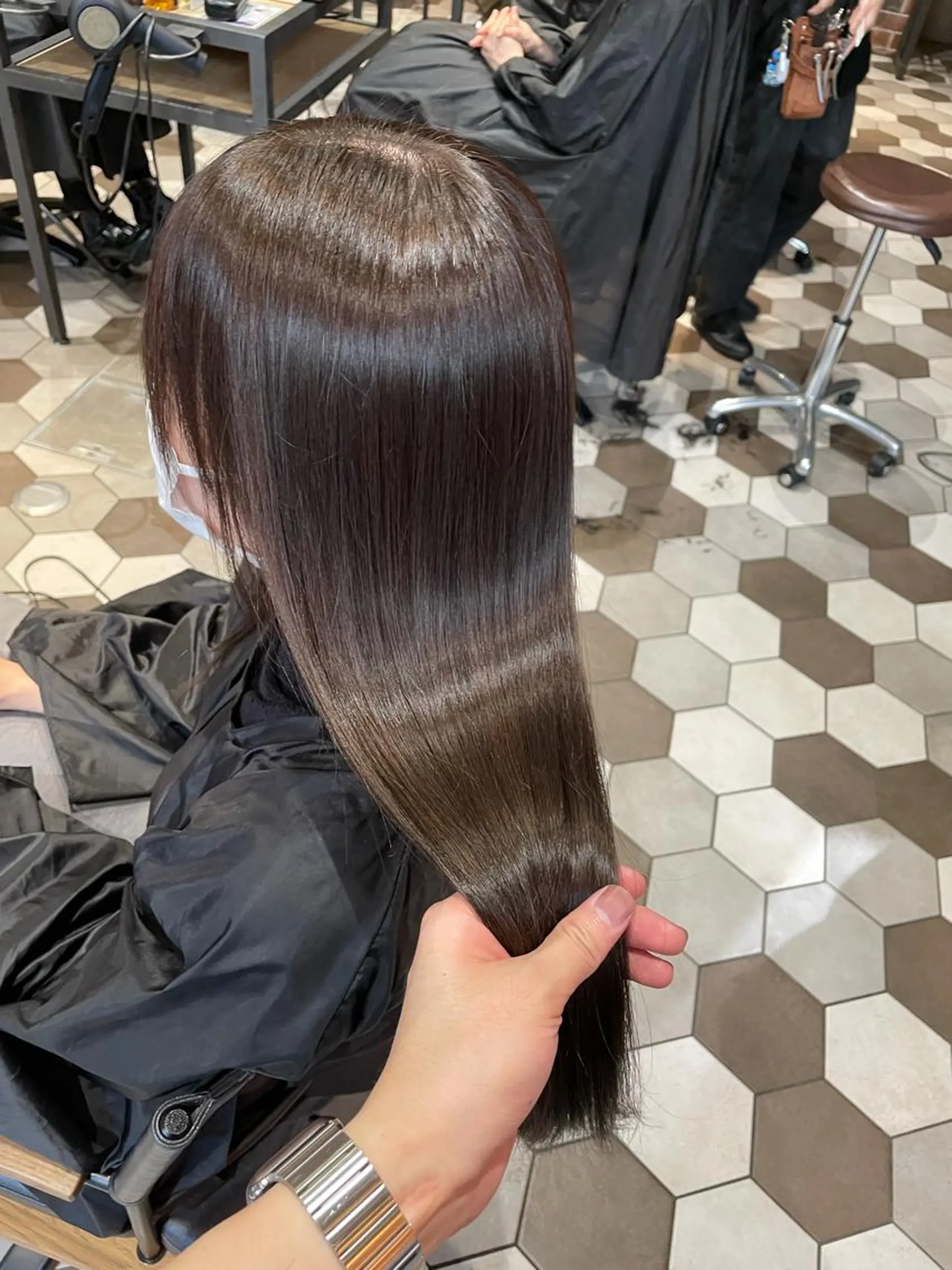 ロング カット ヘアカラー 縮毛矯正 トリートメント 髪質改善、縮毛矯正 酸性縮毛矯正のヘアスタイル