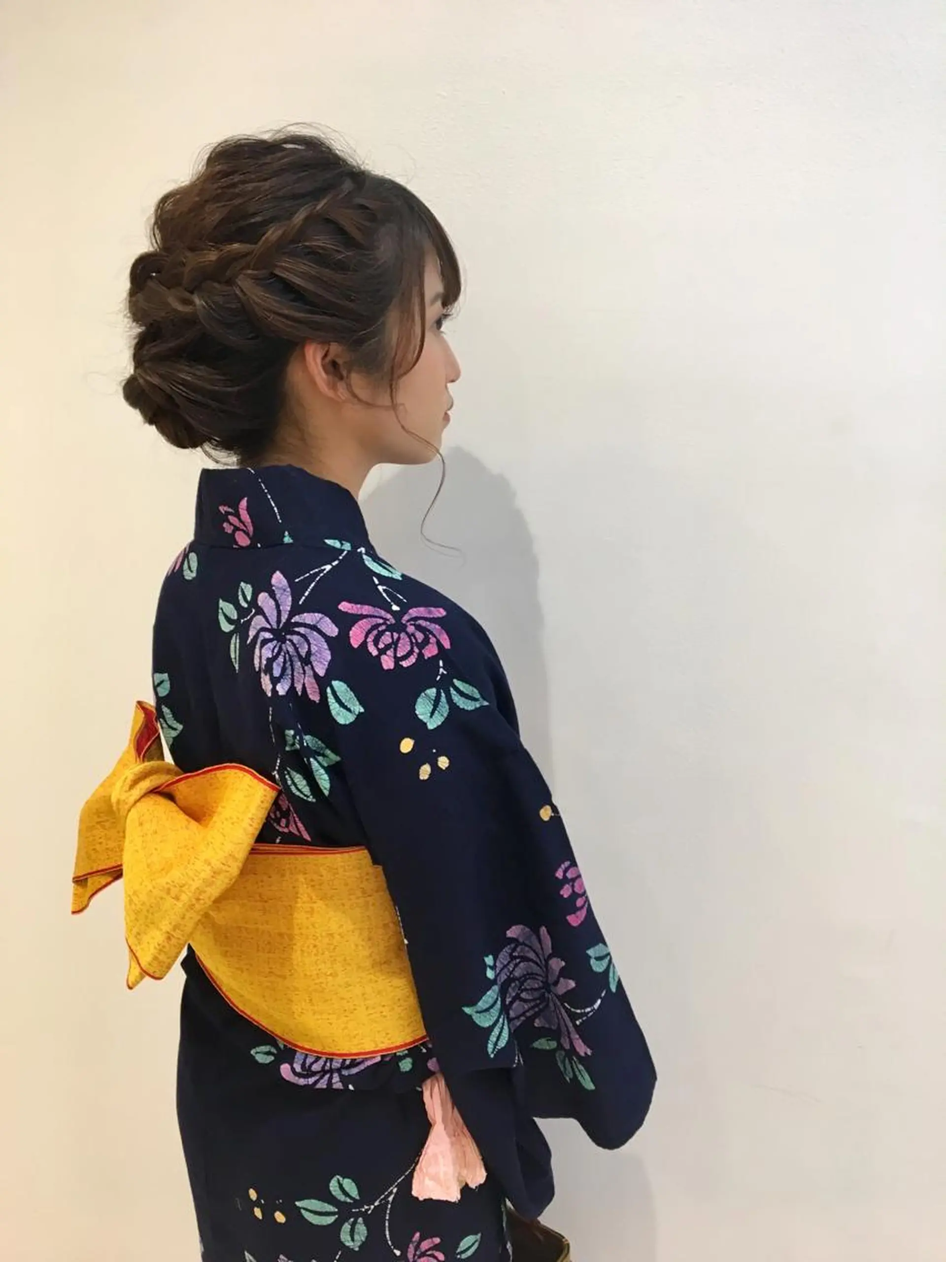 セミロング loca by tree所属・うる艶暖色カラー HARUNAのヘアスタイル