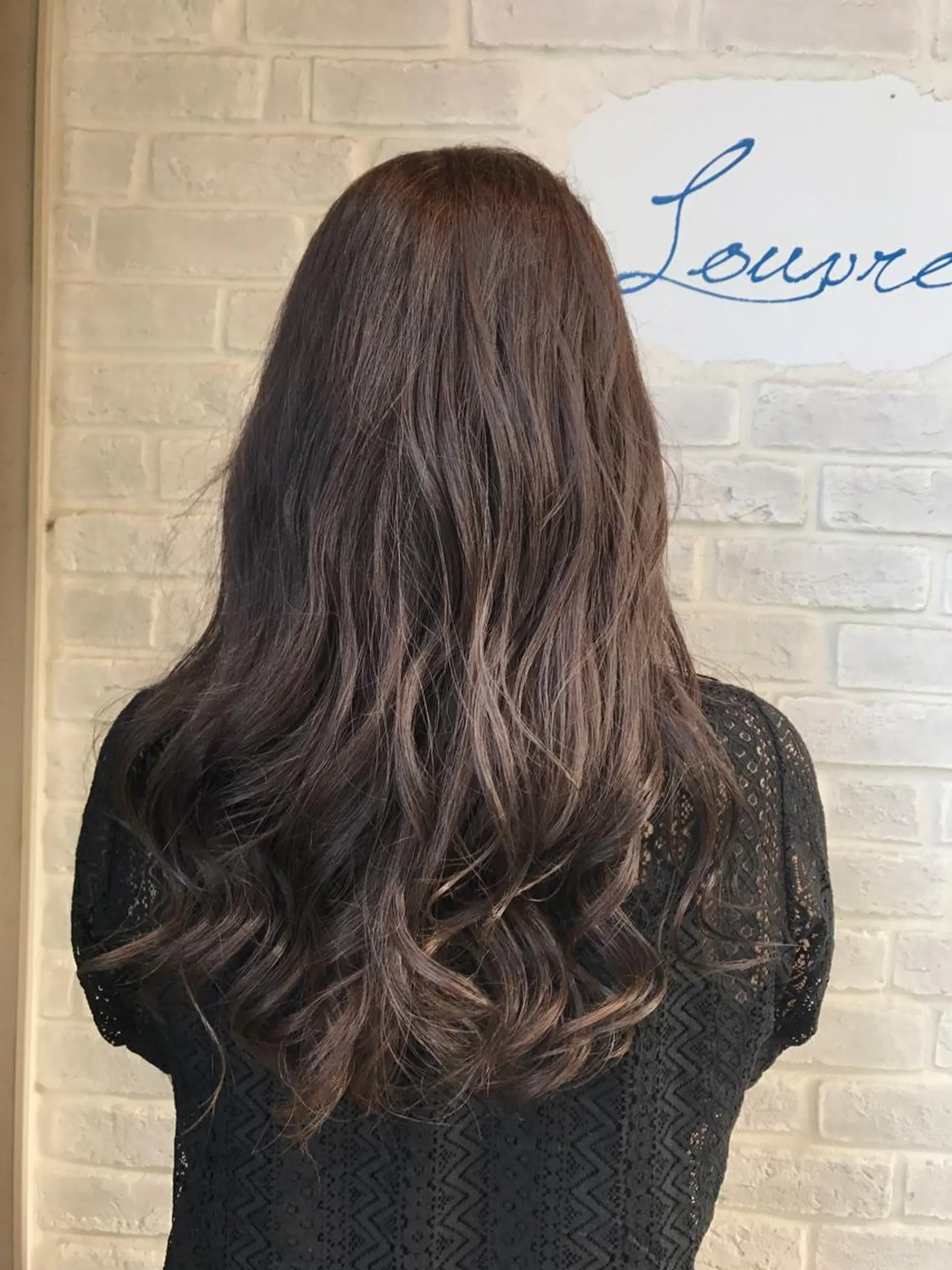 ロング カラー グレージュ ルーヴル所属・長尾 桃佳のヘアスタイル