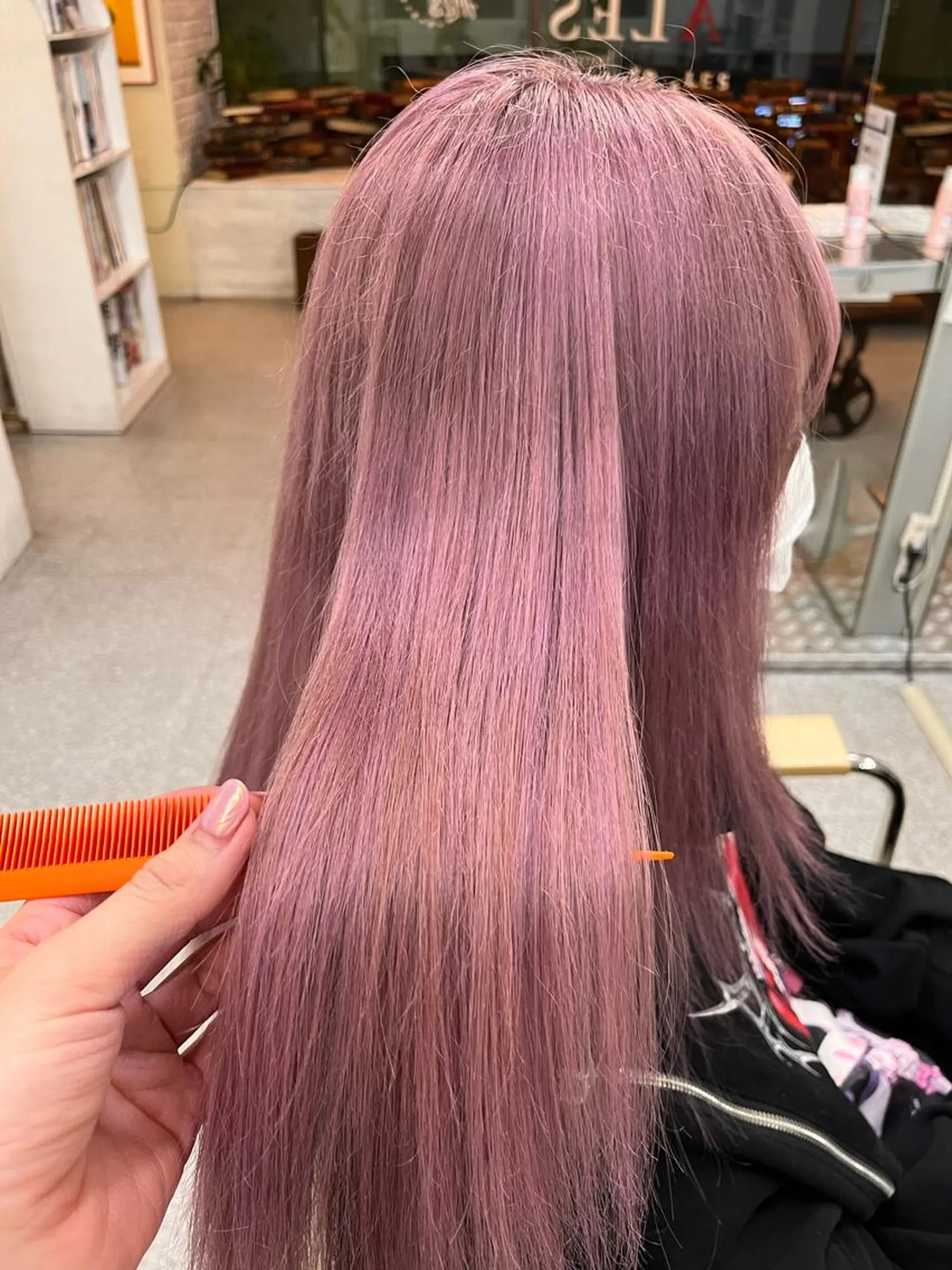 セミロング カラー ヘアカラー エクステ ハイトーン 💭黒崎ハルカのヘアスタイル