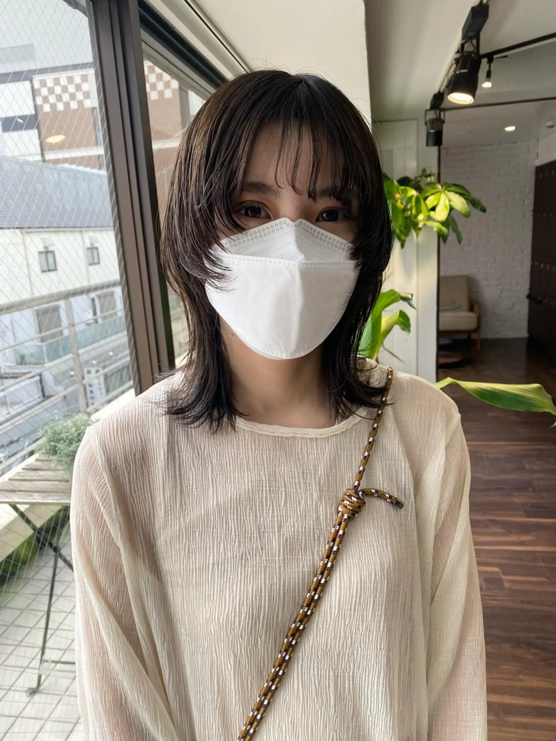 ミディアム カラー ヘアアレンジ ブリーチ グレージュ ブリーチなしカラー オリーブカラー オリーブグレージュ カット ヘアカラー トリートメント 韓国ヘア×髪質 改善🇰🇷シオリのヘアスタイル