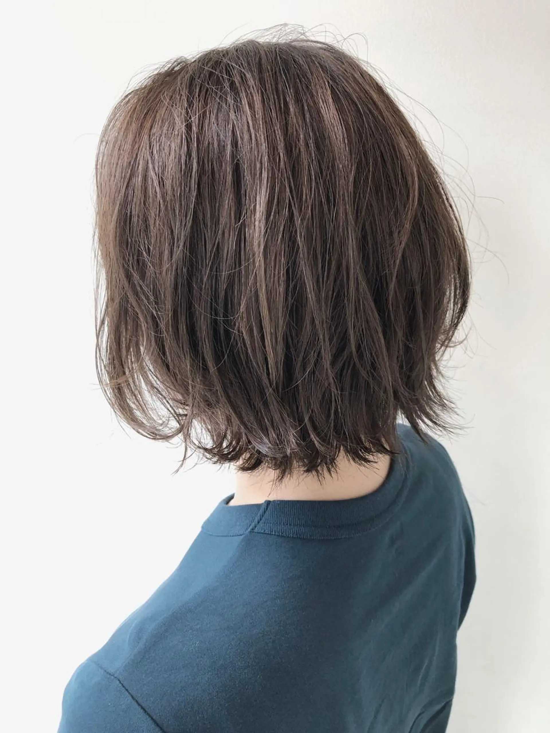 ショート カラー パーマ ヘアアレンジ グレージュ ラベンダーカラー ラベンダーグレージュ ラベンダーグレー 外ハネヘア Mira by greenのヘアスタイル